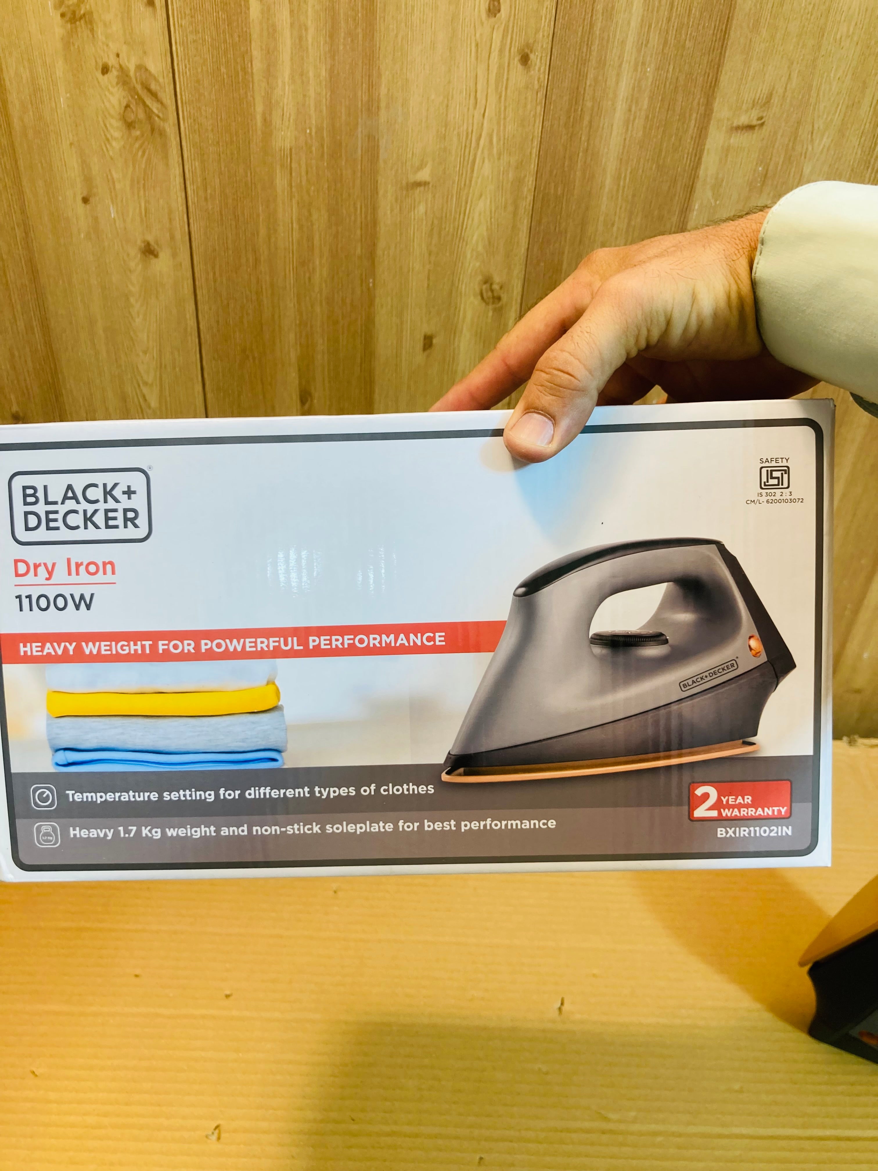 BLACK+DECKER Ceramic Soleplate Heavyweight Dry Iron 1100W - BXIR1102IN