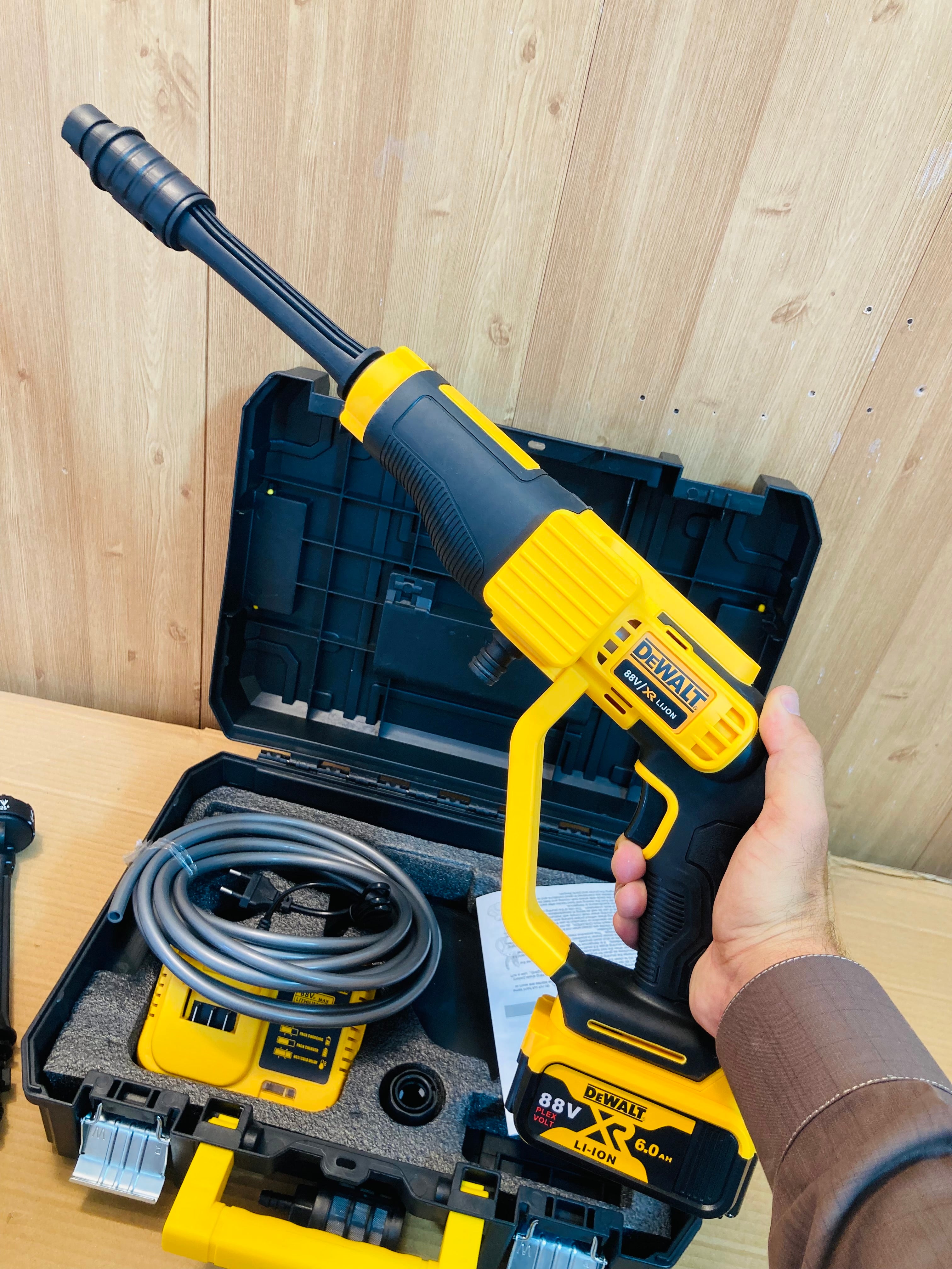 DeWalt Rechargeable Portable Pressure Washer Kit with 88V Double Batteries