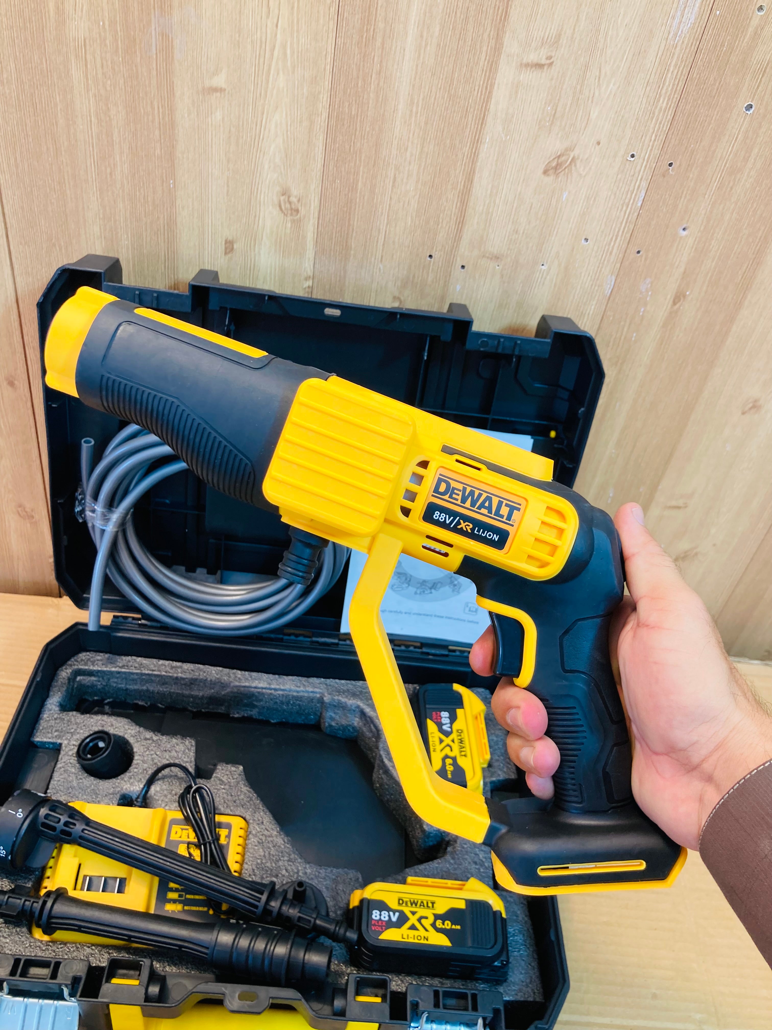 DeWalt Rechargeable Portable Pressure Washer Kit with 88V Double Batteries