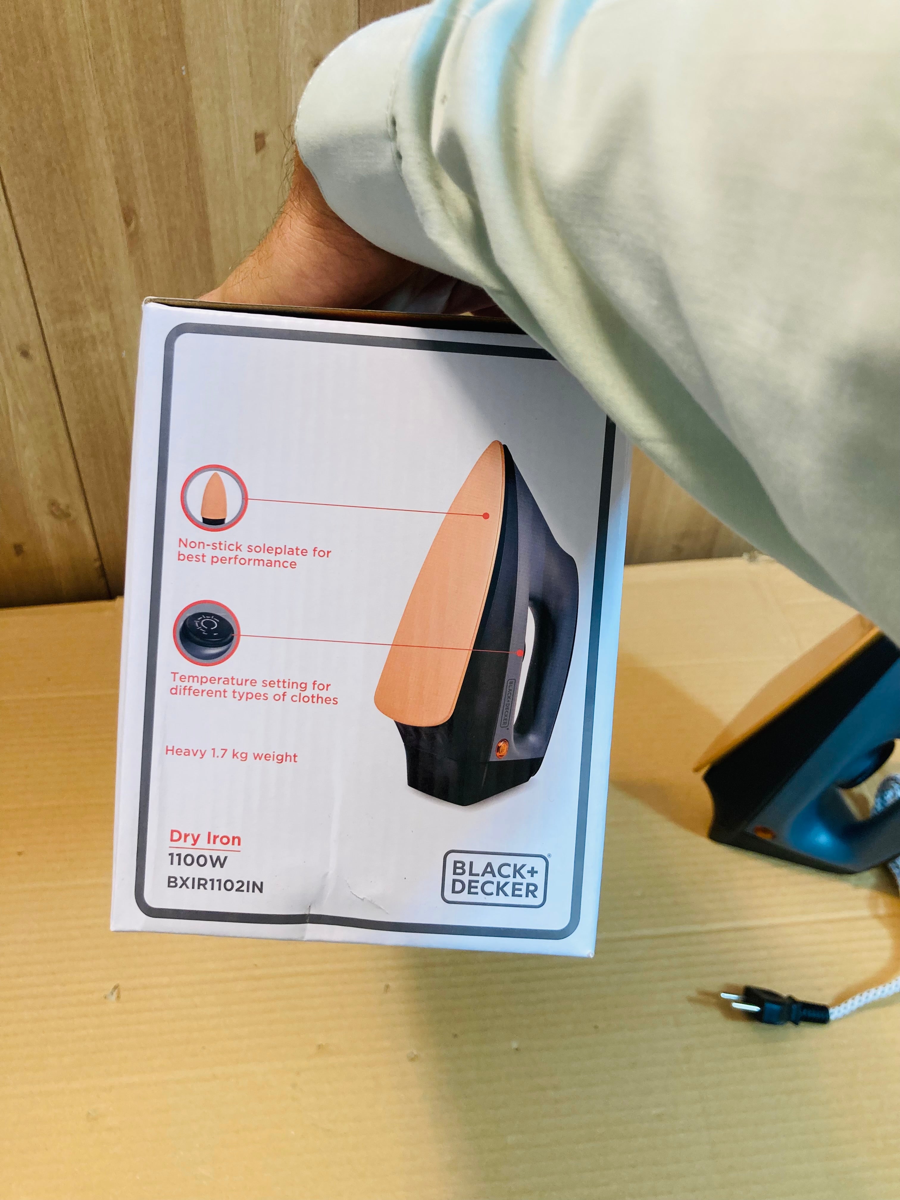 BLACK+DECKER Ceramic Soleplate Heavyweight Dry Iron 1100W - BXIR1102IN