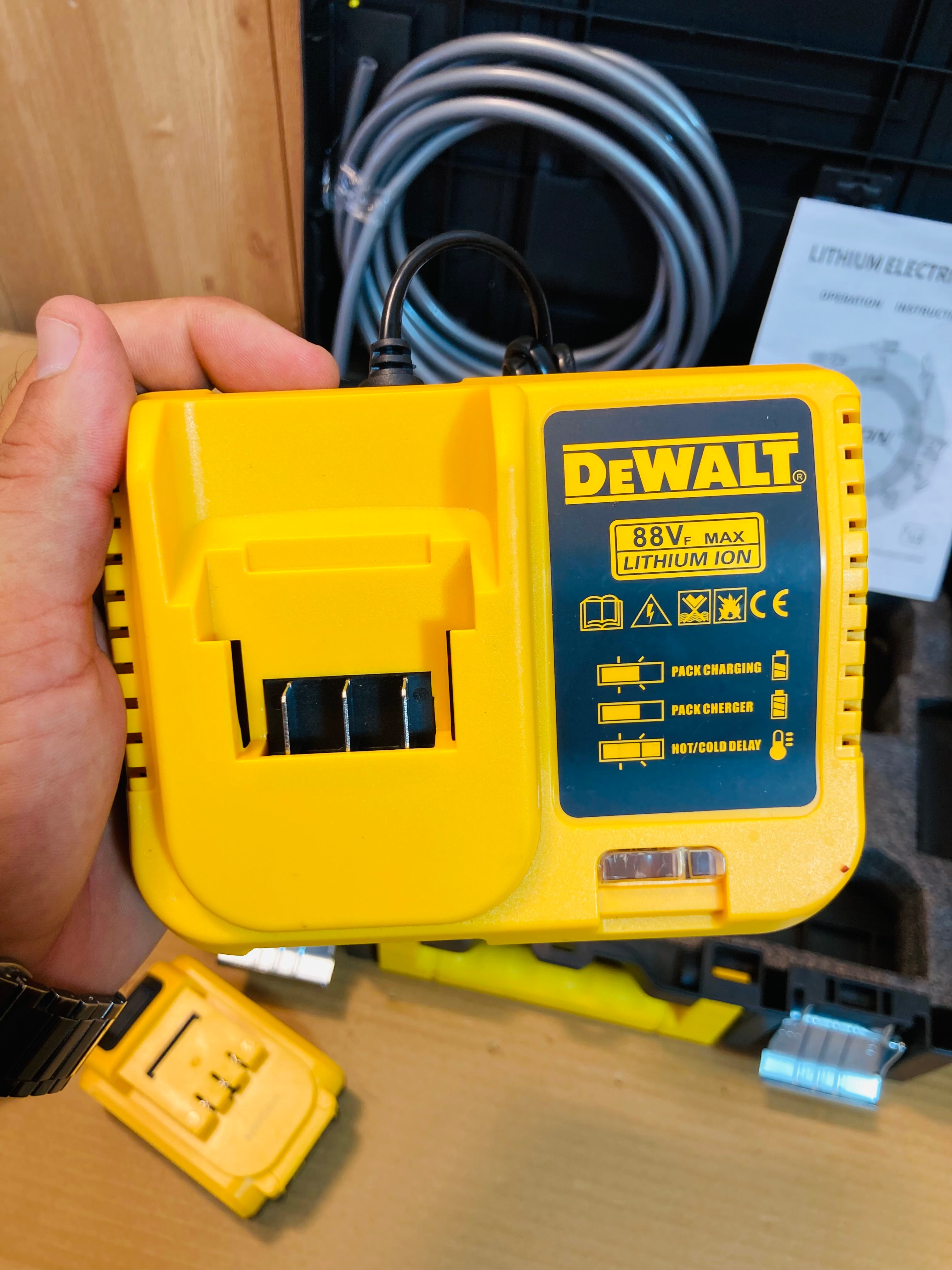 DeWalt Rechargeable Portable Pressure Washer Kit with 88V Double Batteries