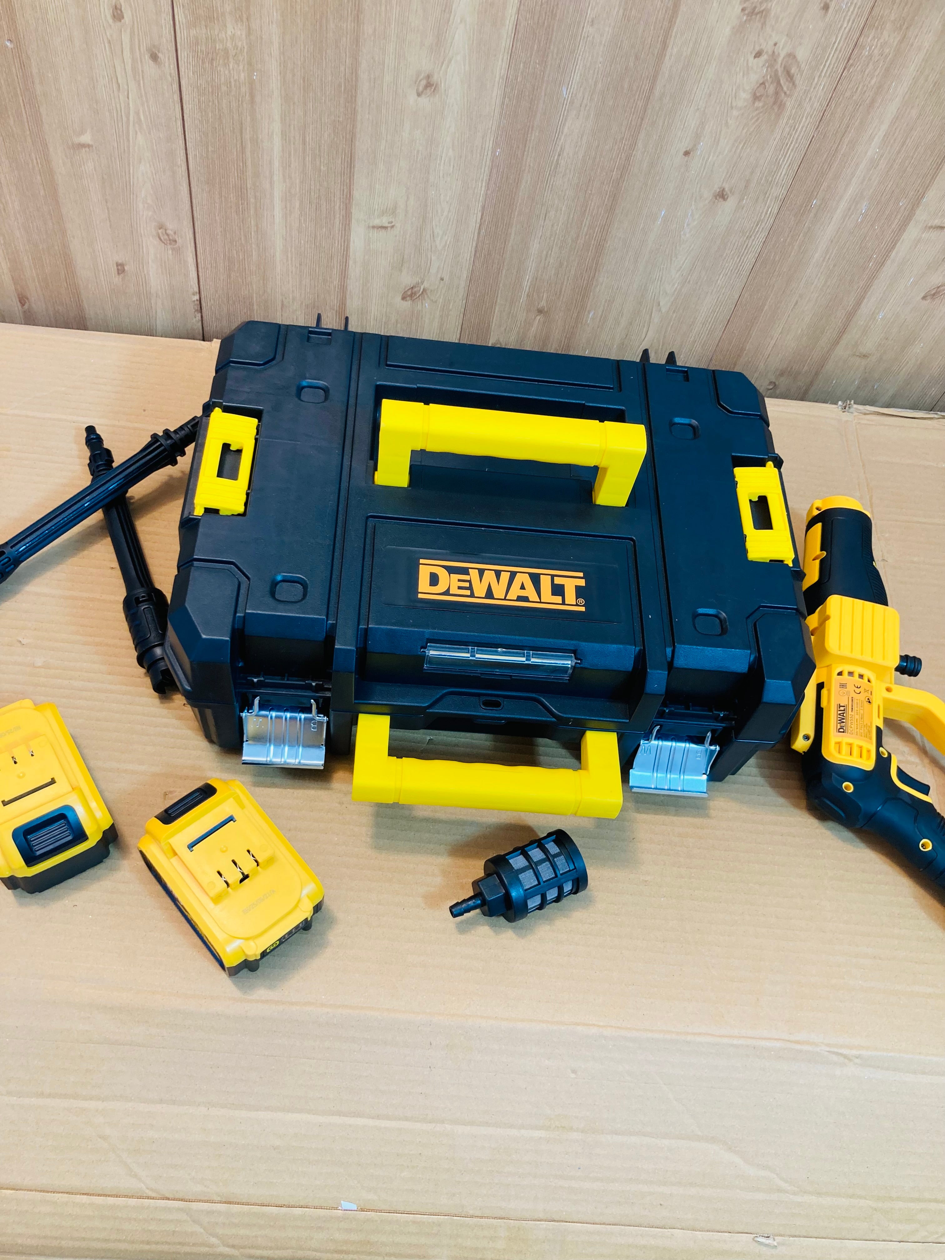DeWalt Rechargeable Portable Pressure Washer Kit with 88V Double Batteries