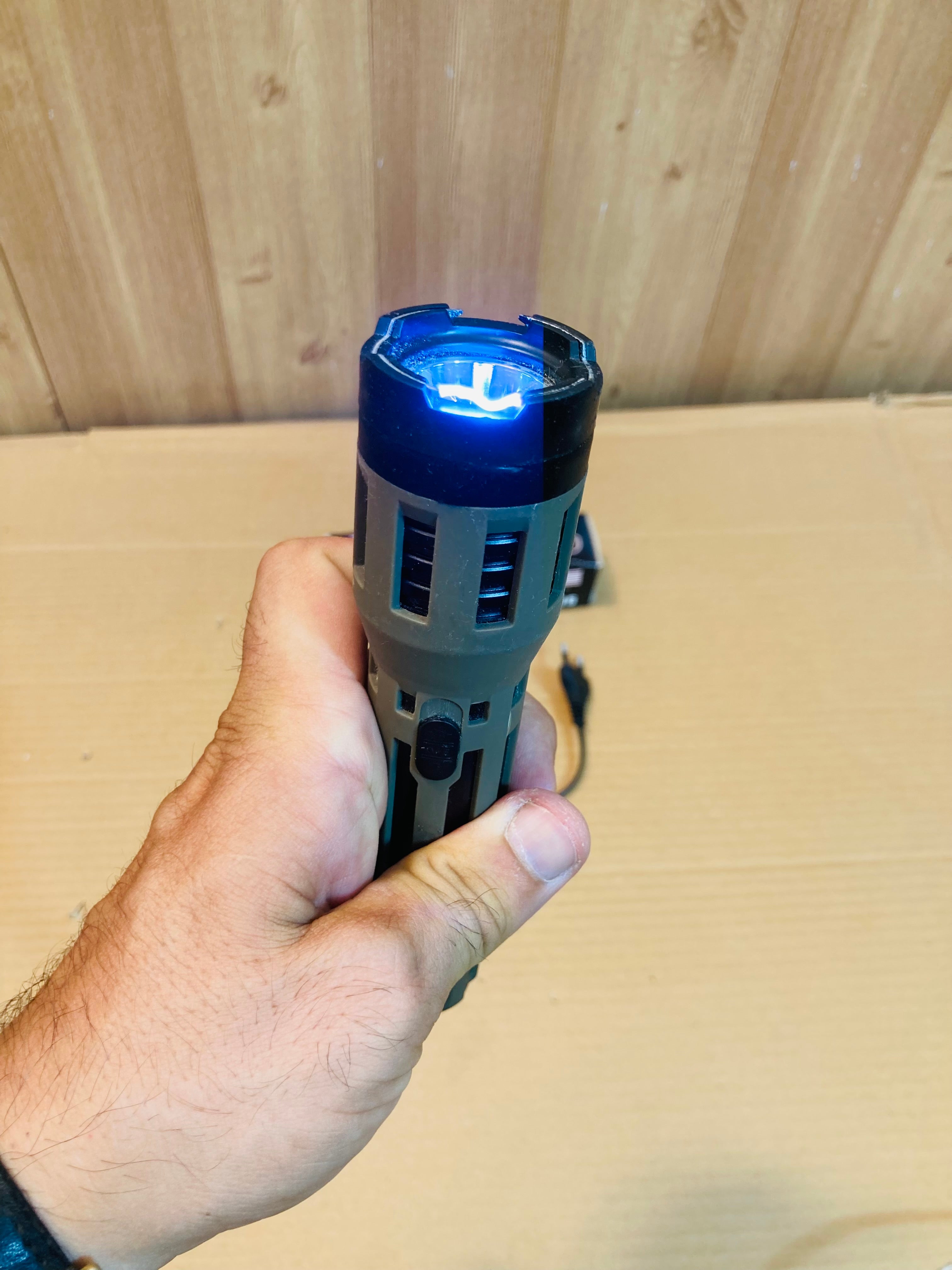 SABRE 2in1 Flashlight & Self Defence Stun Gun - Taser