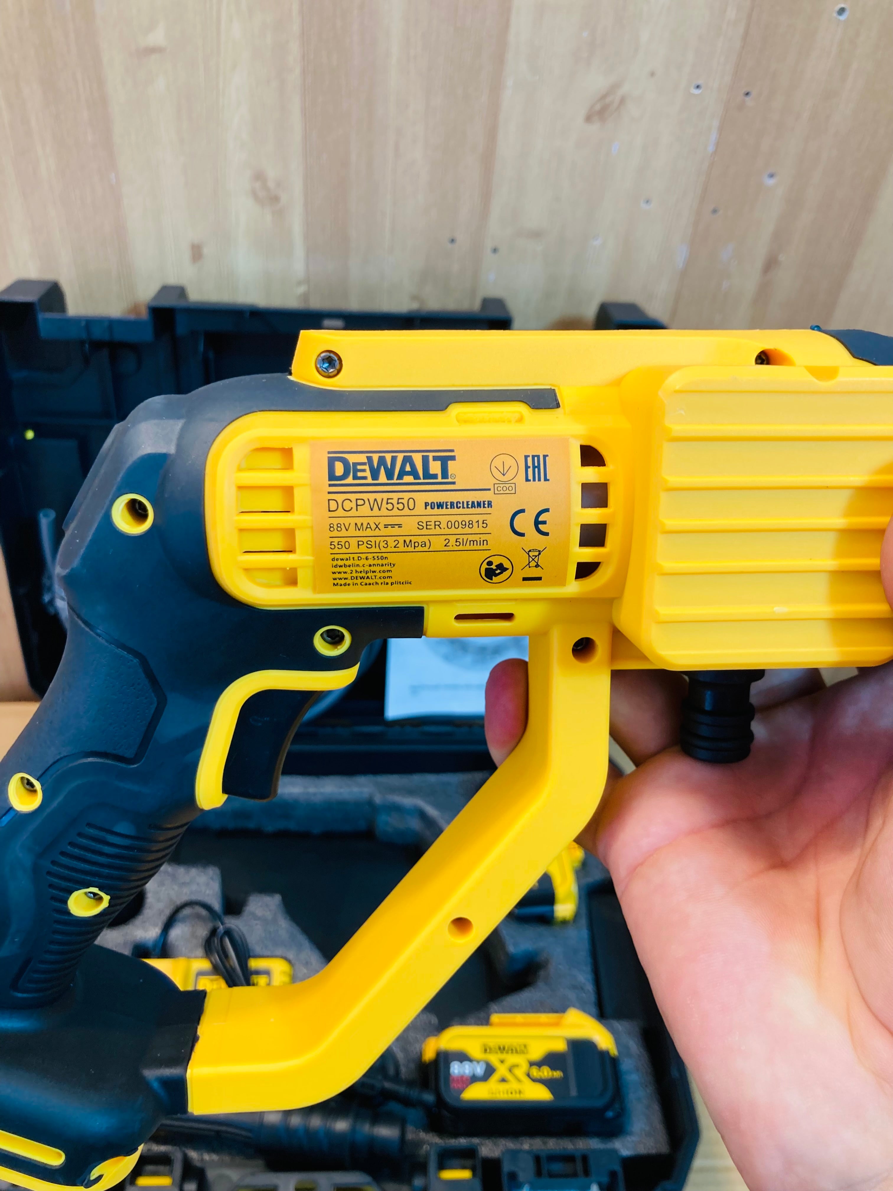 DeWalt Rechargeable Portable Pressure Washer Kit with 88V Double Batteries