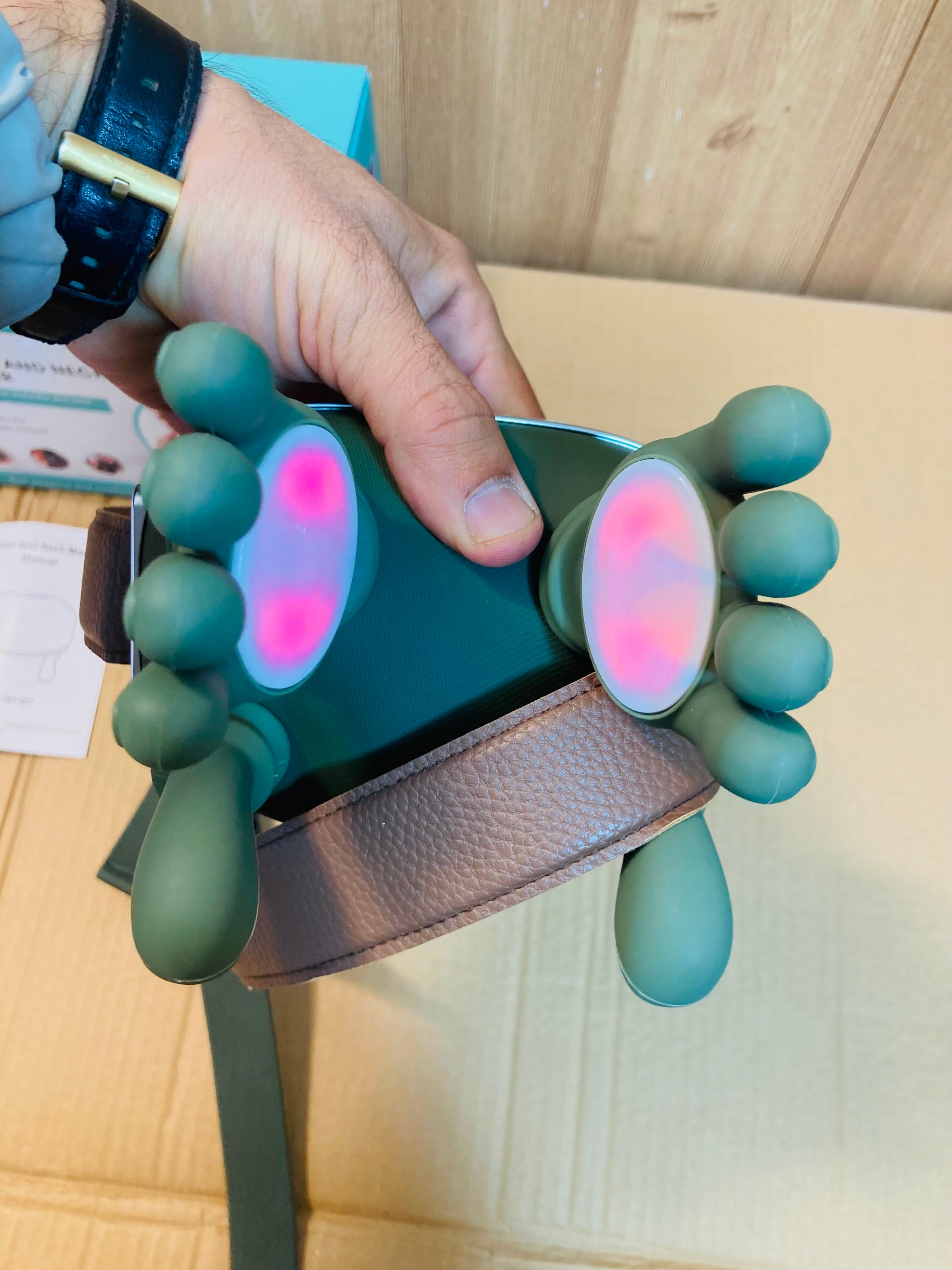 Portable Rechargeable Wireless Neck & Shoulder Heating Massager BLD-550