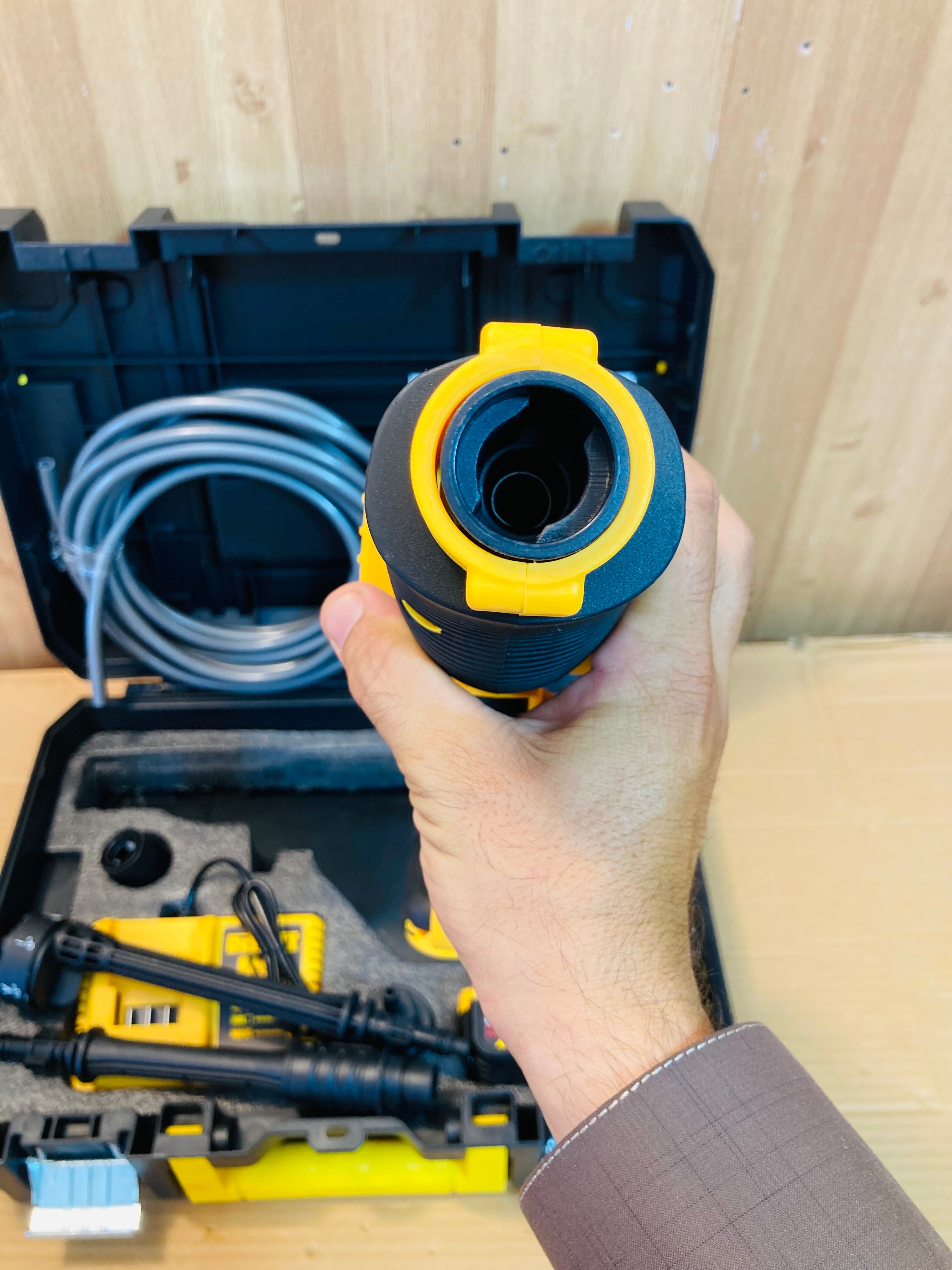 DeWalt Rechargeable Portable Pressure Washer Kit with 88V Double Batteries