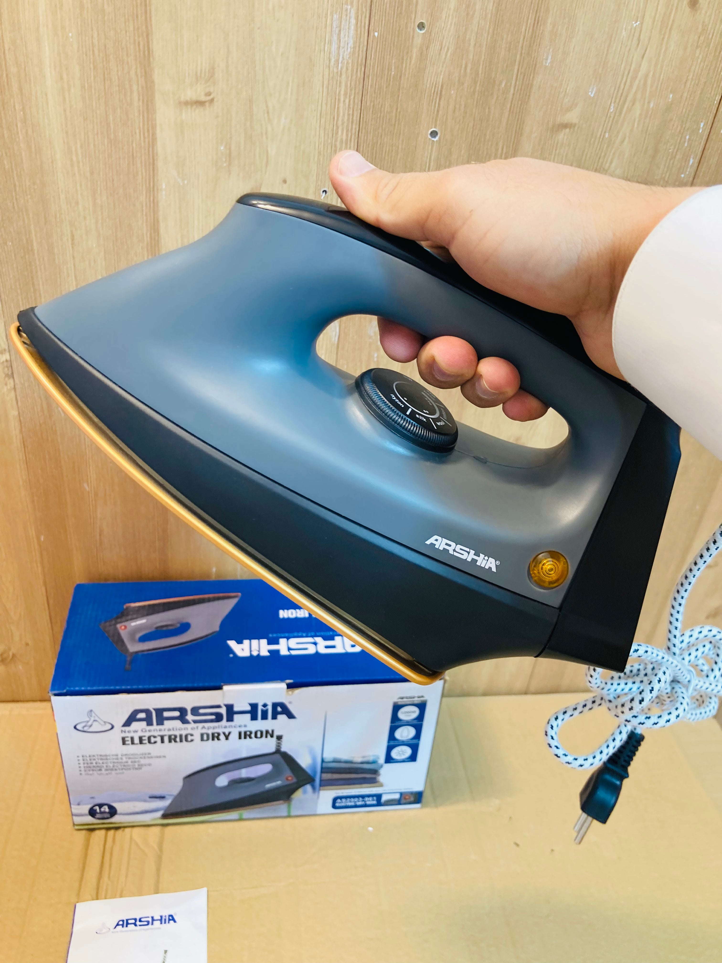 Arshia Heavy Weight Ceramic Soleplate Electric Dry Iron 1200W