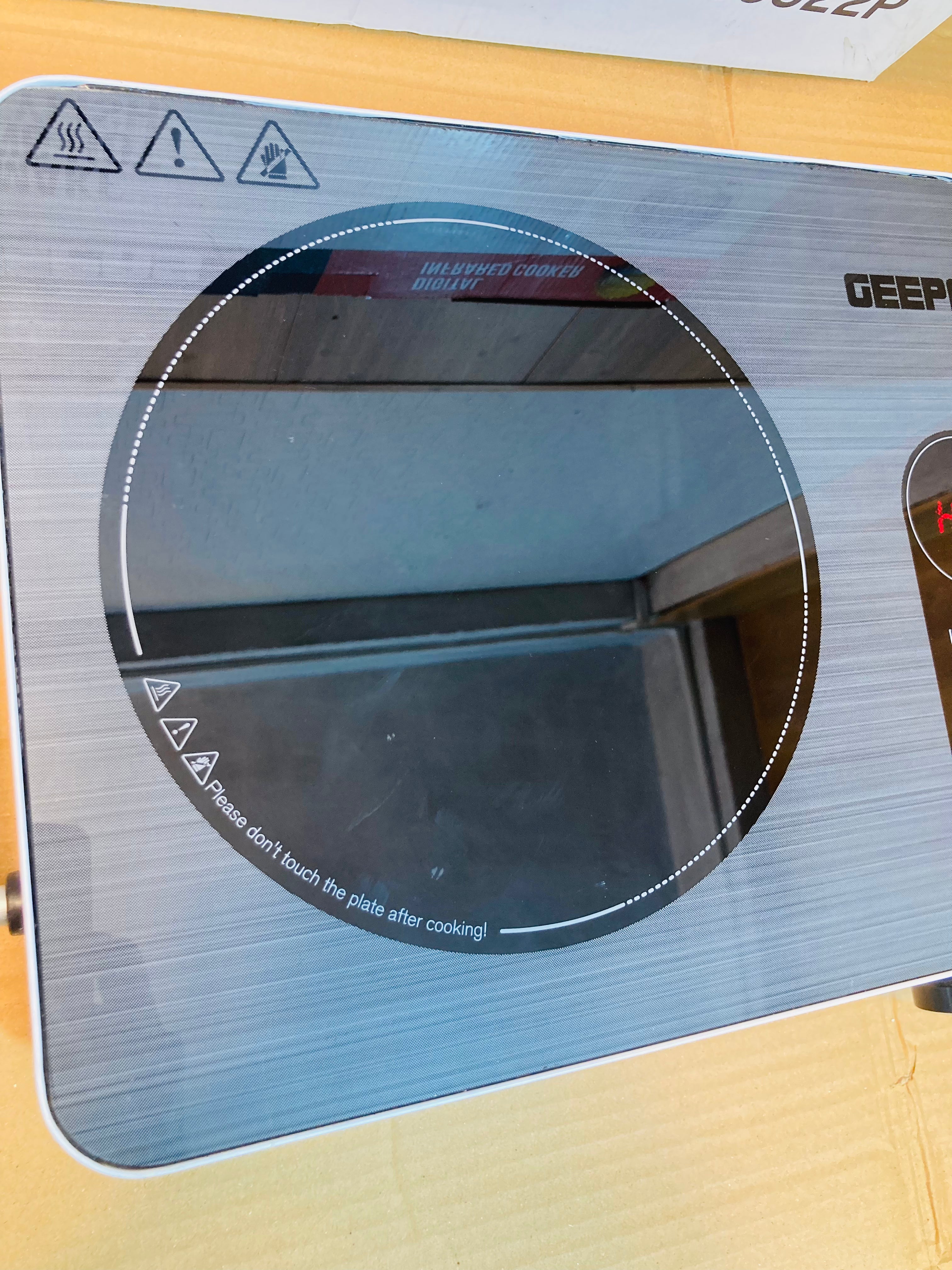 Geepas 2000W Digital Infrared Cooker/Hotplate GIC6922P