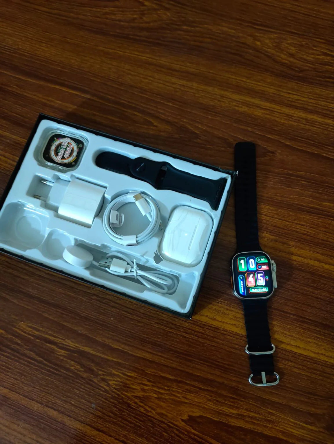 HIGH QUALITY SMART WATCHES WITH 10 STRAPS & AIR BUDS