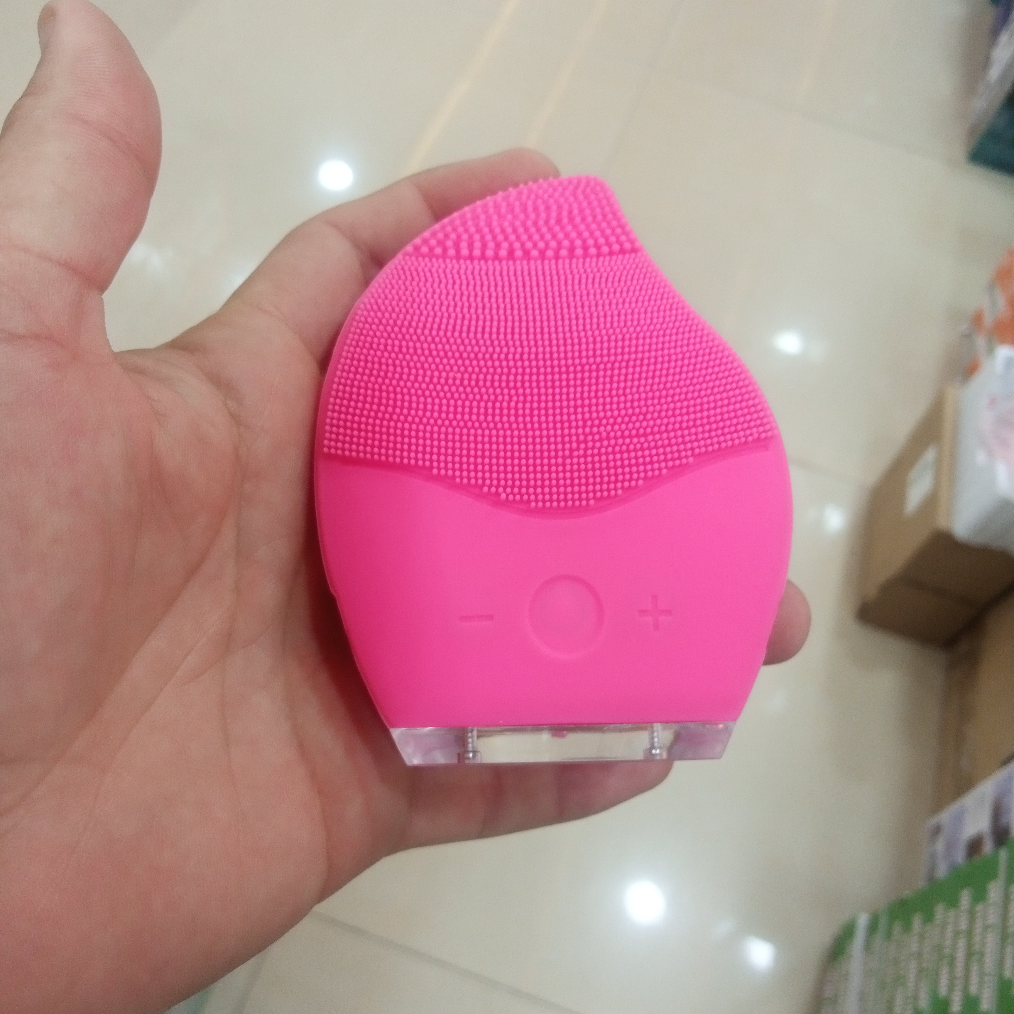 RIWA rechargeable face Massager