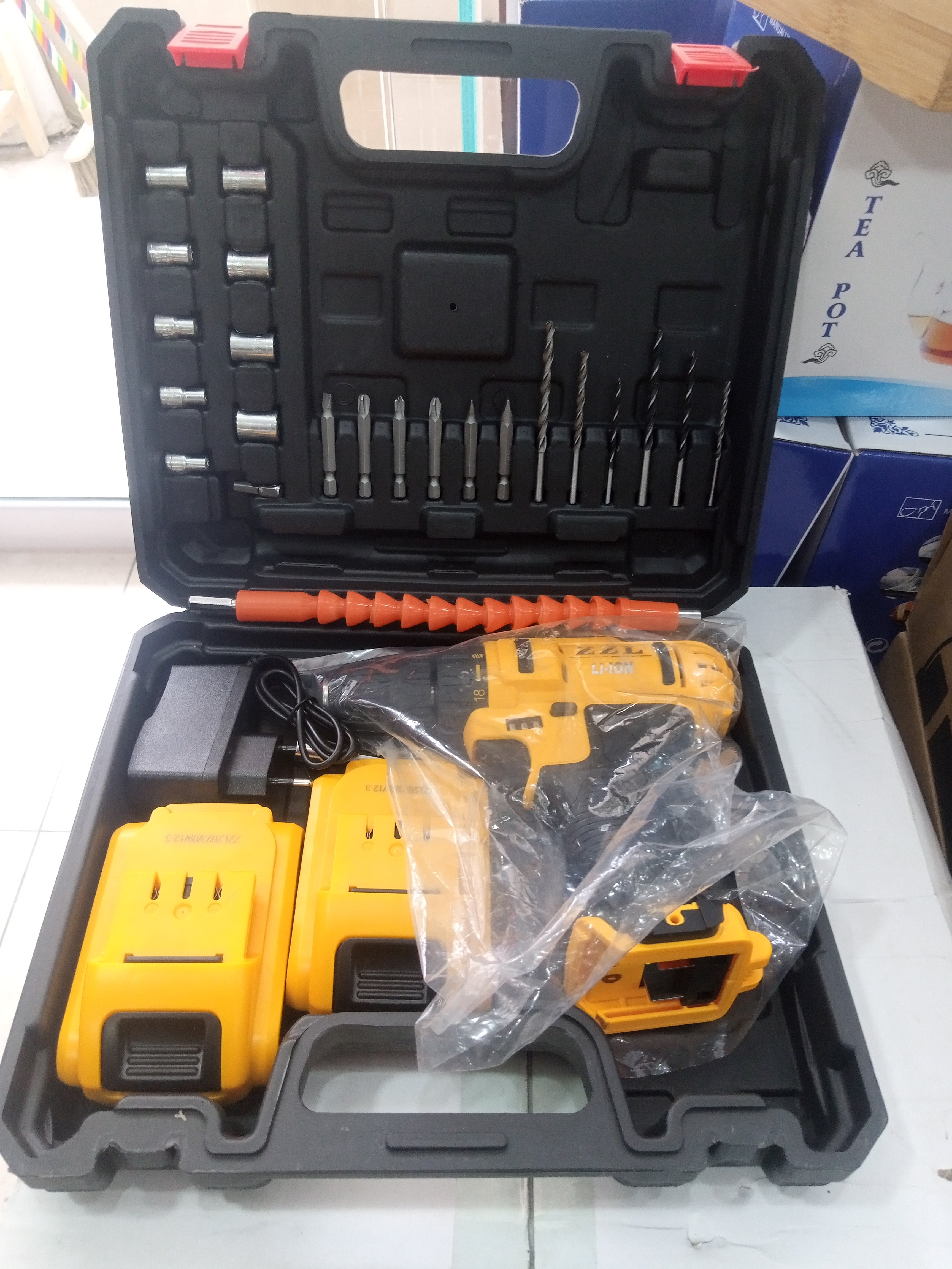 Lot imported ZZL Drill Kit with 2 batteries