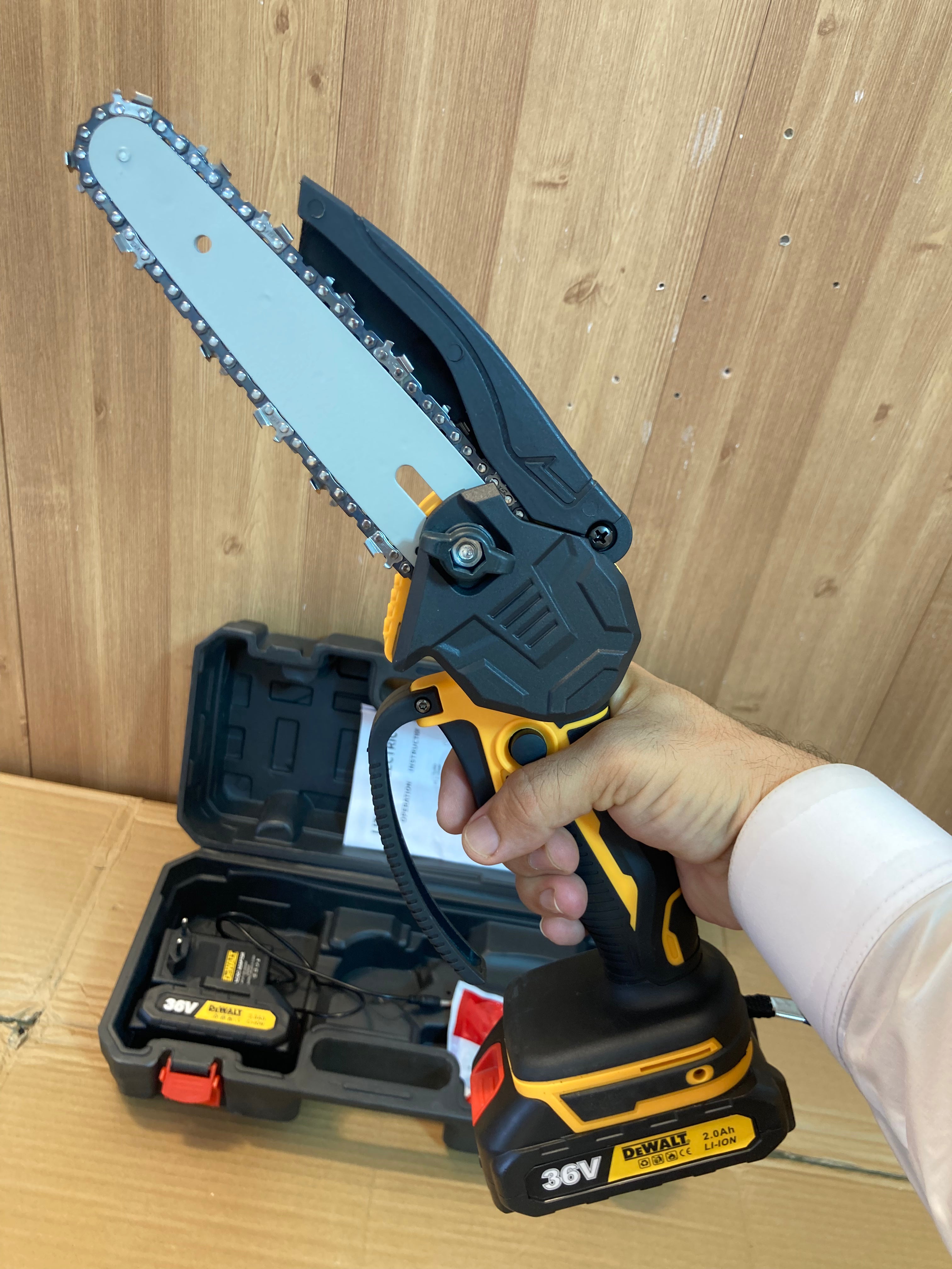 DeWALT Rechargeable Chainsaw with 36V Double Batteries 6 Inch