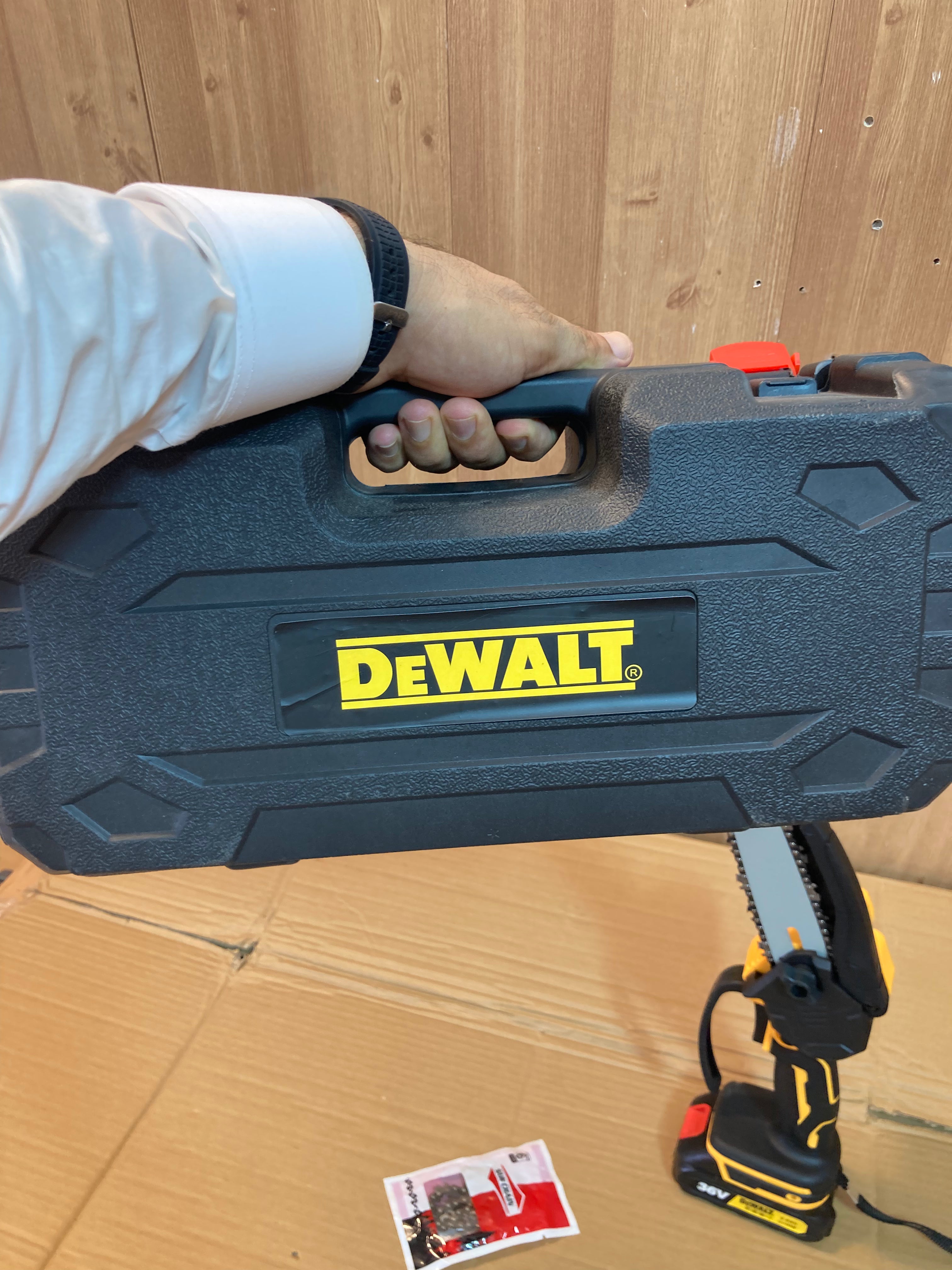 DeWALT Rechargeable Chainsaw with 36V Double Batteries 6 Inch