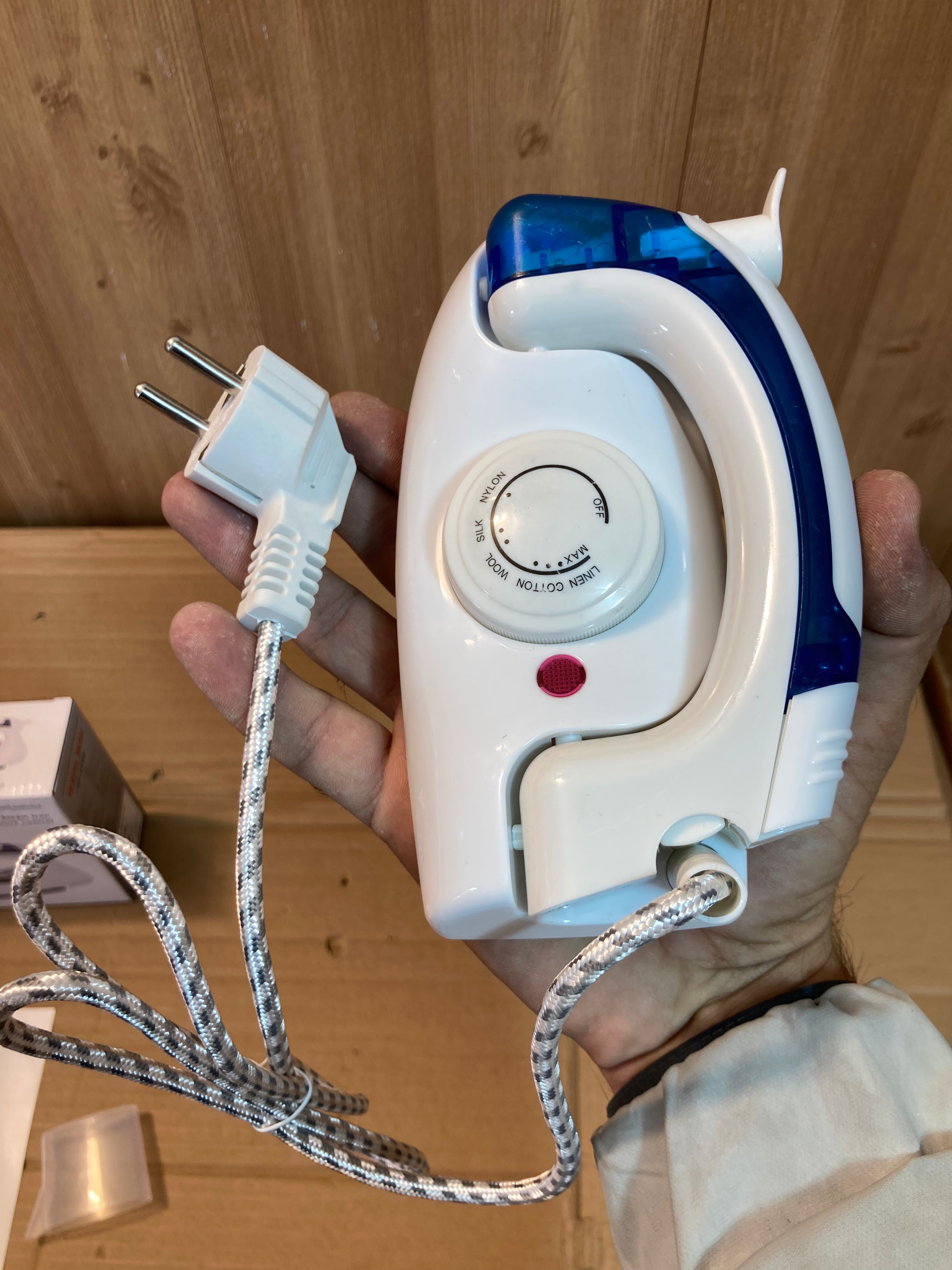 H&F Travel Friendly Compact Steam Iron 750W