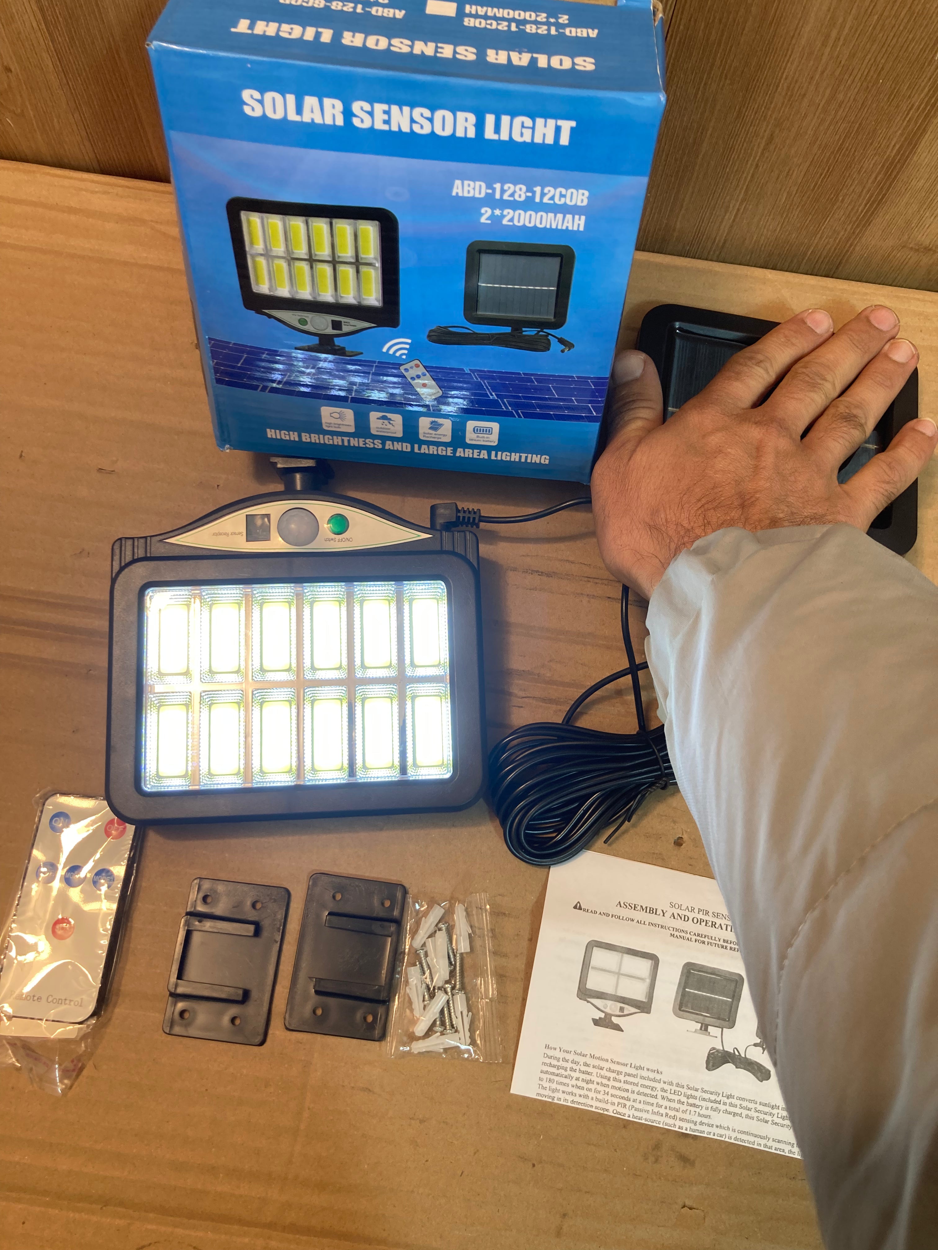 Solar Sensor Light With Remote Control ABD-128