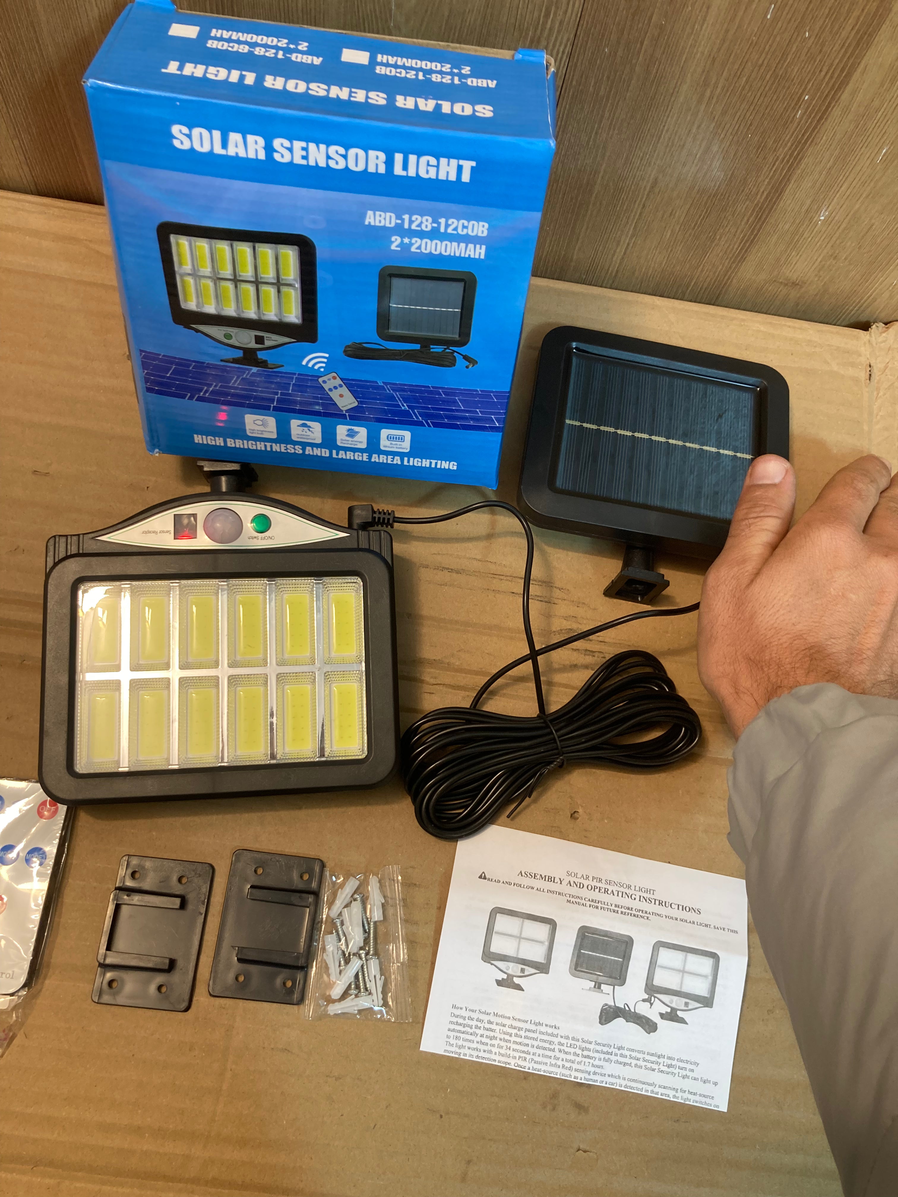 Solar Sensor Light With Remote Control ABD-128
