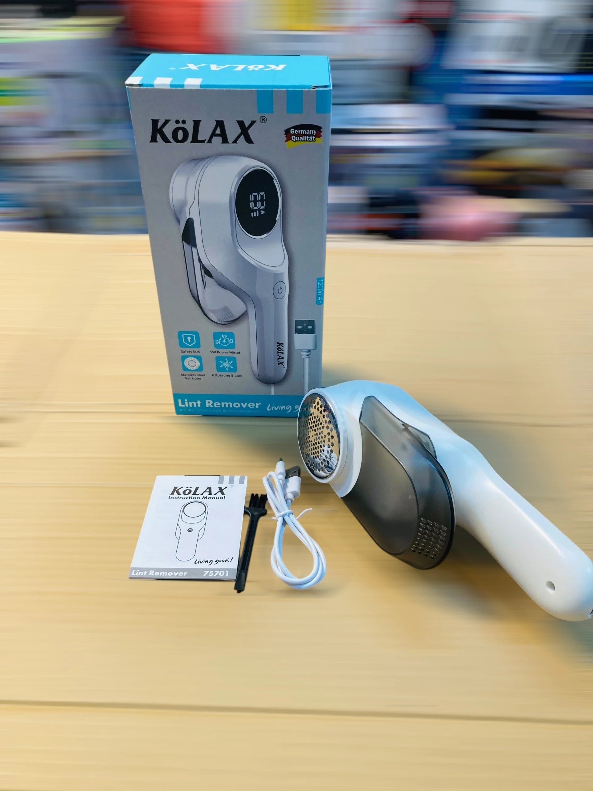 Kölax Electric Lint Remover 5W Fabric Shaver with 6 Rotating Blades 1200mAh Rechargeable Battery & Digital Display 75701