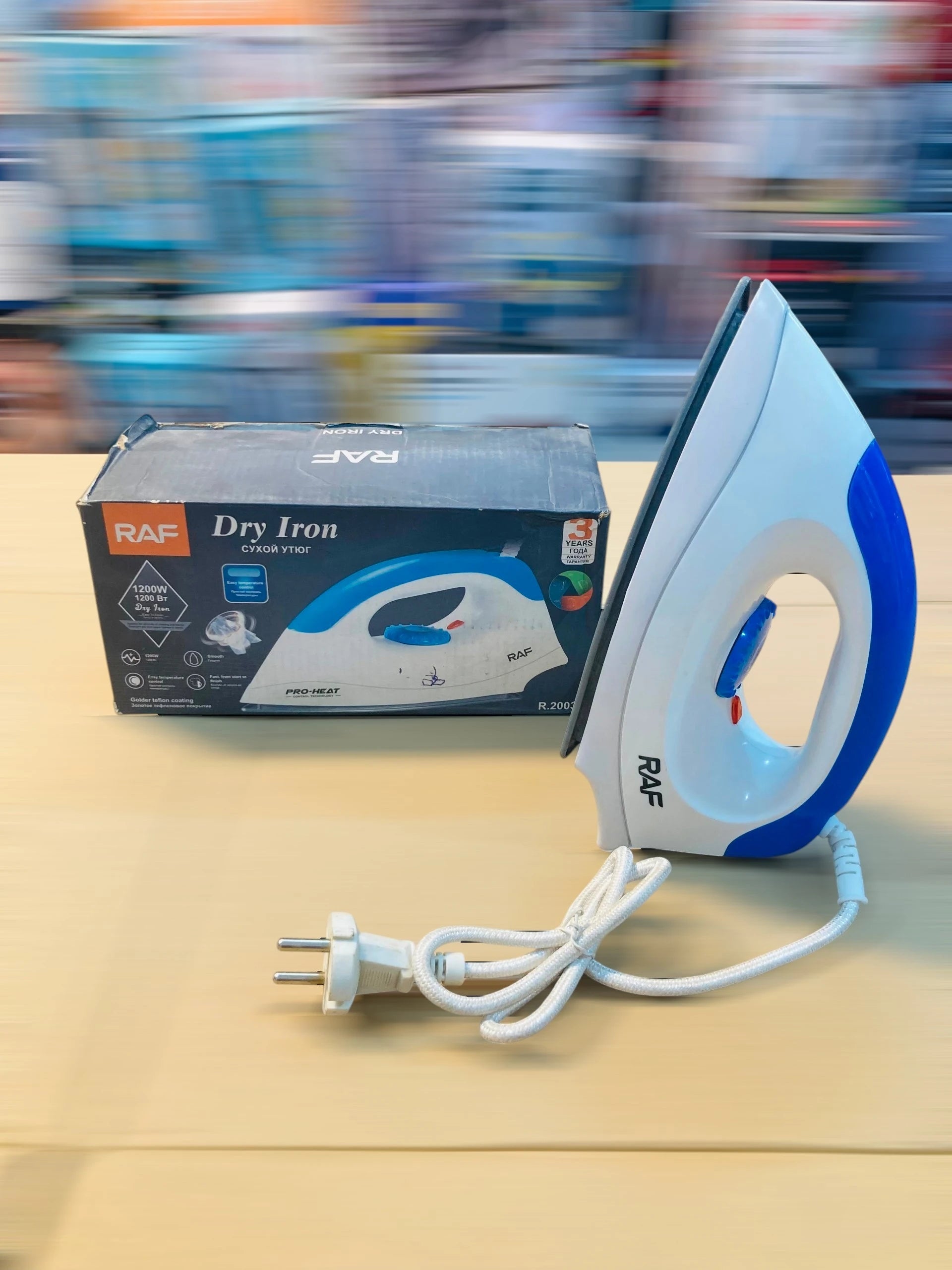 RAF 1200W Pro-Heat Lightweight Dry Iron with Golden Teflon Soleplate and Adjustable Thermostat R.2003
