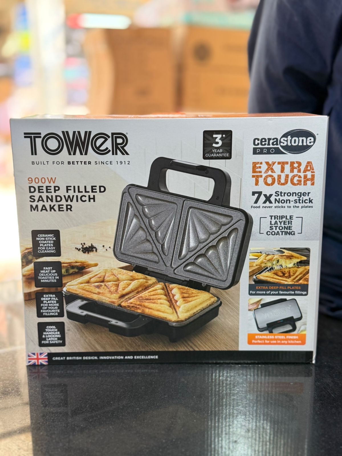 Tower 900W Deep Filled Non-Stick Sandwich Maker