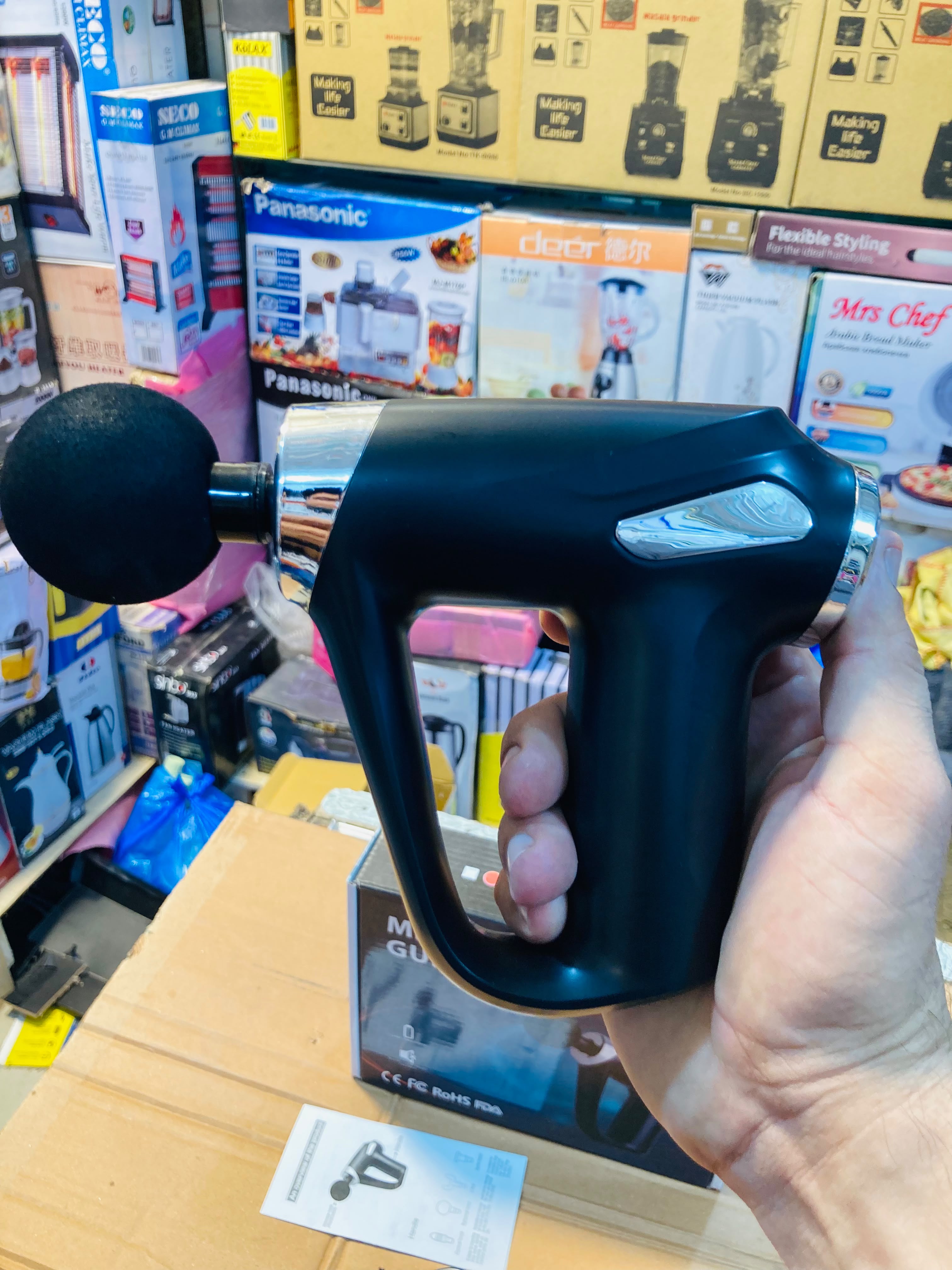 Mini Fascial Gun Deep Tissue Percussion Massager with 4 Massage Attachments  KH-810