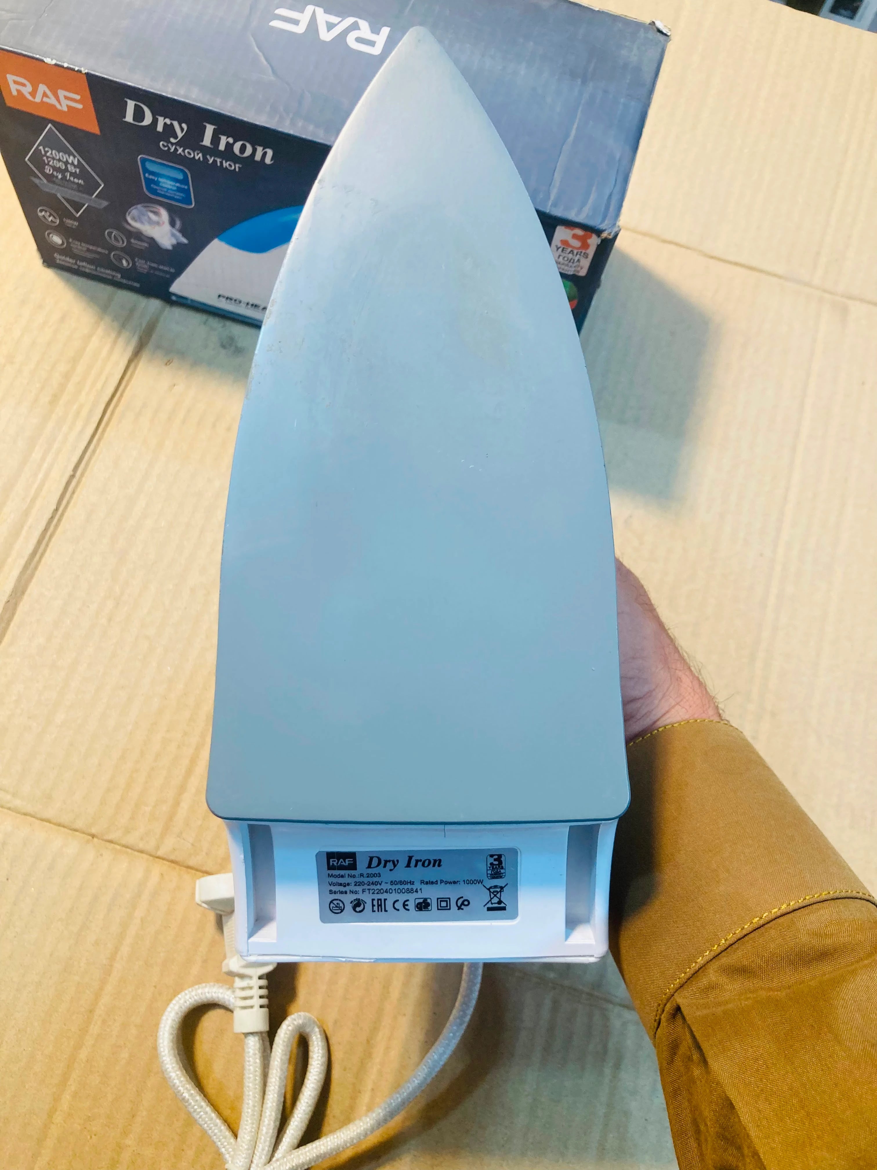 RAF 1200W Pro-Heat Lightweight Dry Iron with Golden Teflon Soleplate and Adjustable Thermostat R.2003