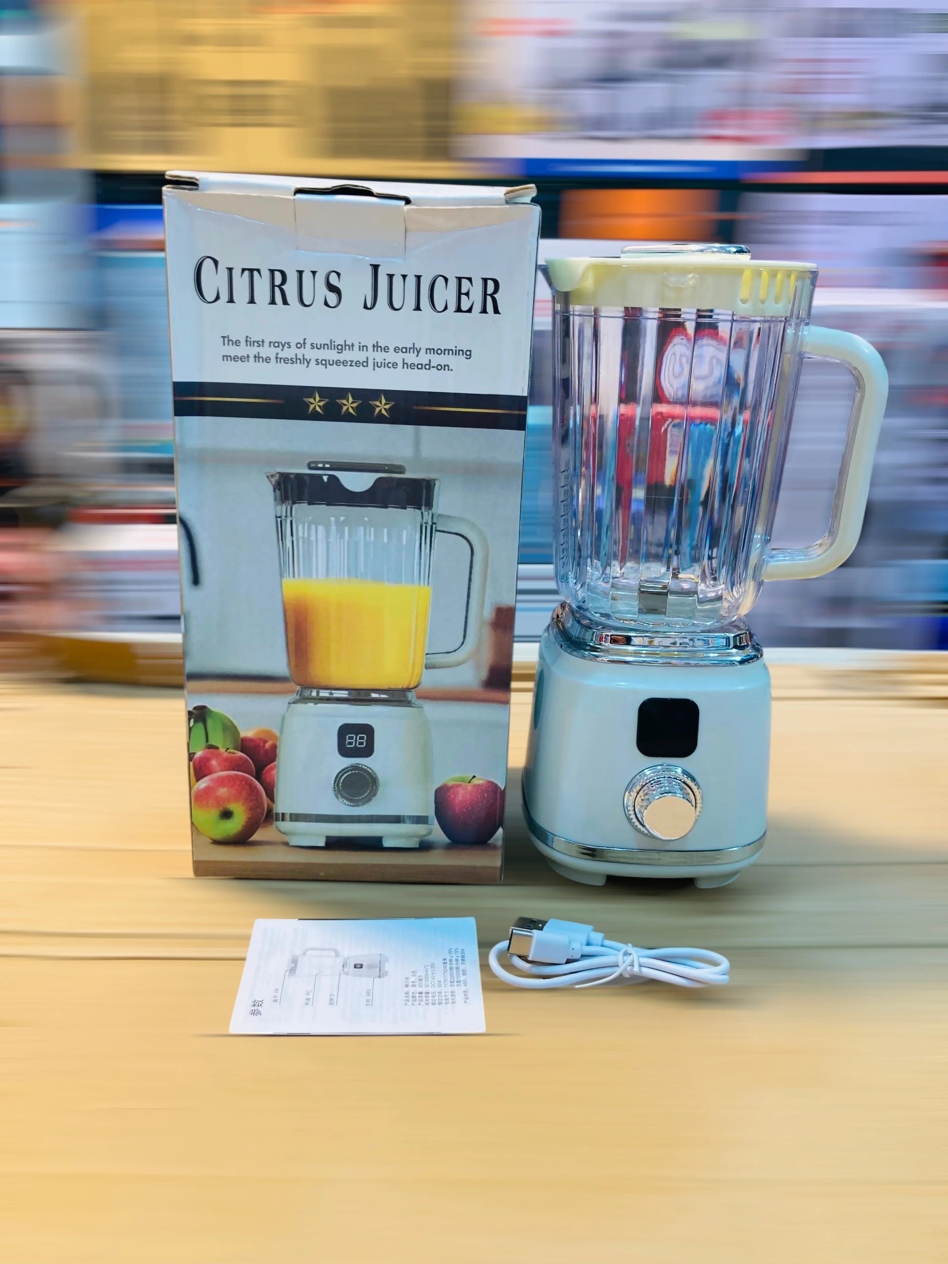 Portable Citrus Juicer & Cordless Personal Blender – 600ml Rechargeable Electric Fruit Smoothie Maker with Stainless Steel Blades