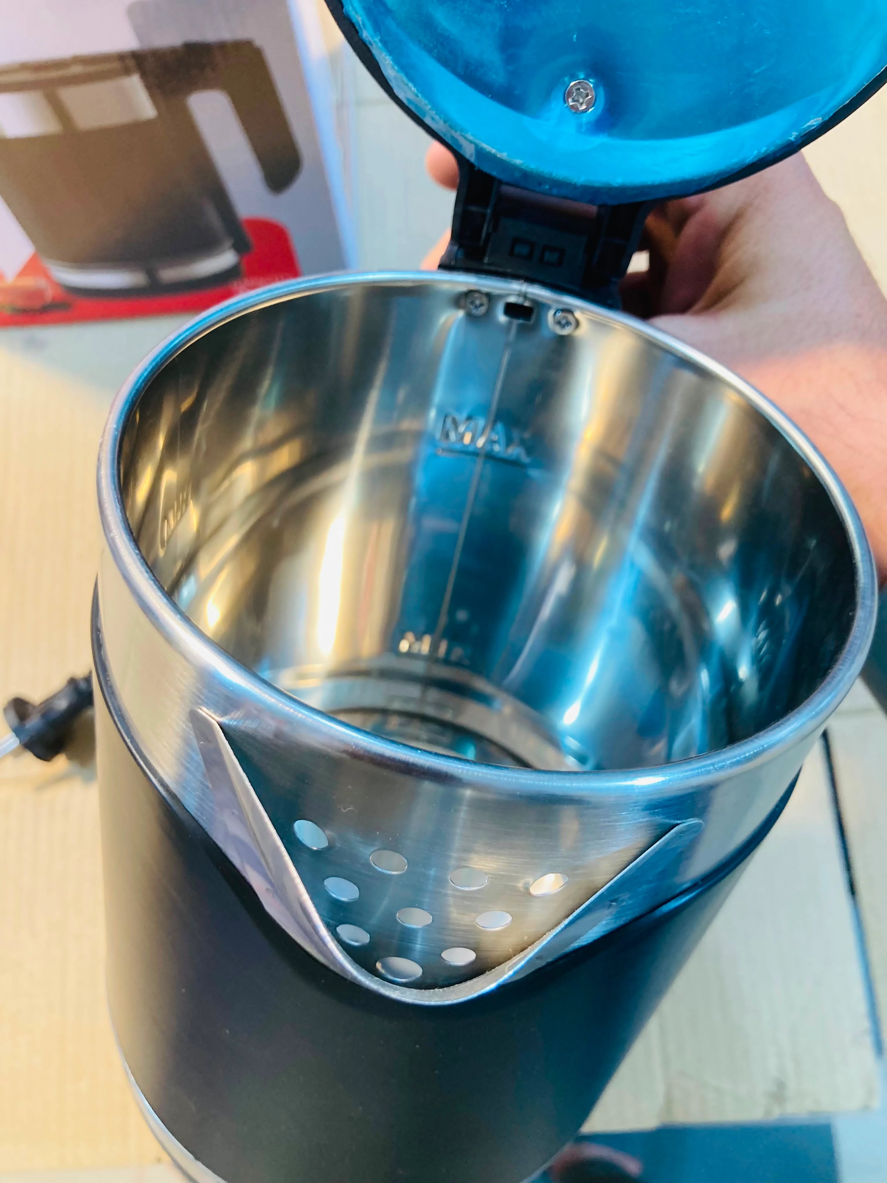 Home Star Electric Kettle 2.0L Capacity, Double-Wall Insulation with Fast Boil Technology and Auto Shut-Off HS-121