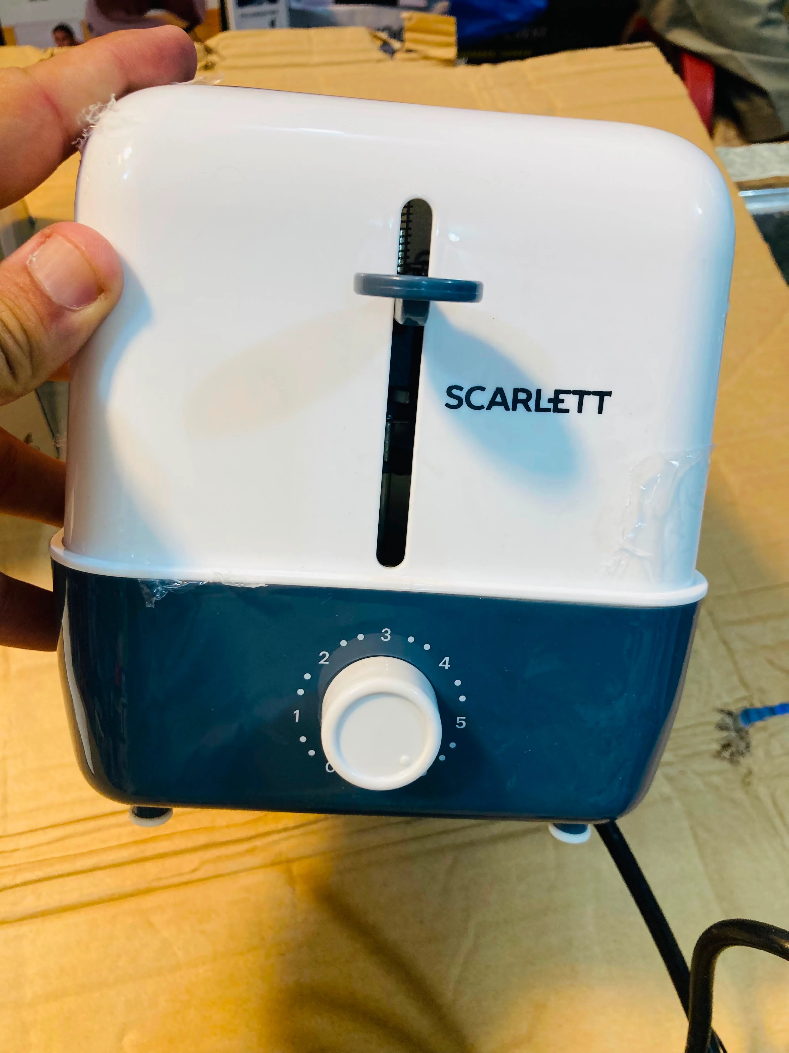 Scarlett 2-Slice Retro Electric Bread Toaster – 700W Compact Kitchen Toaster with 6 Shade Settings, Defrost, Reheat, and Removable Crumb Tray