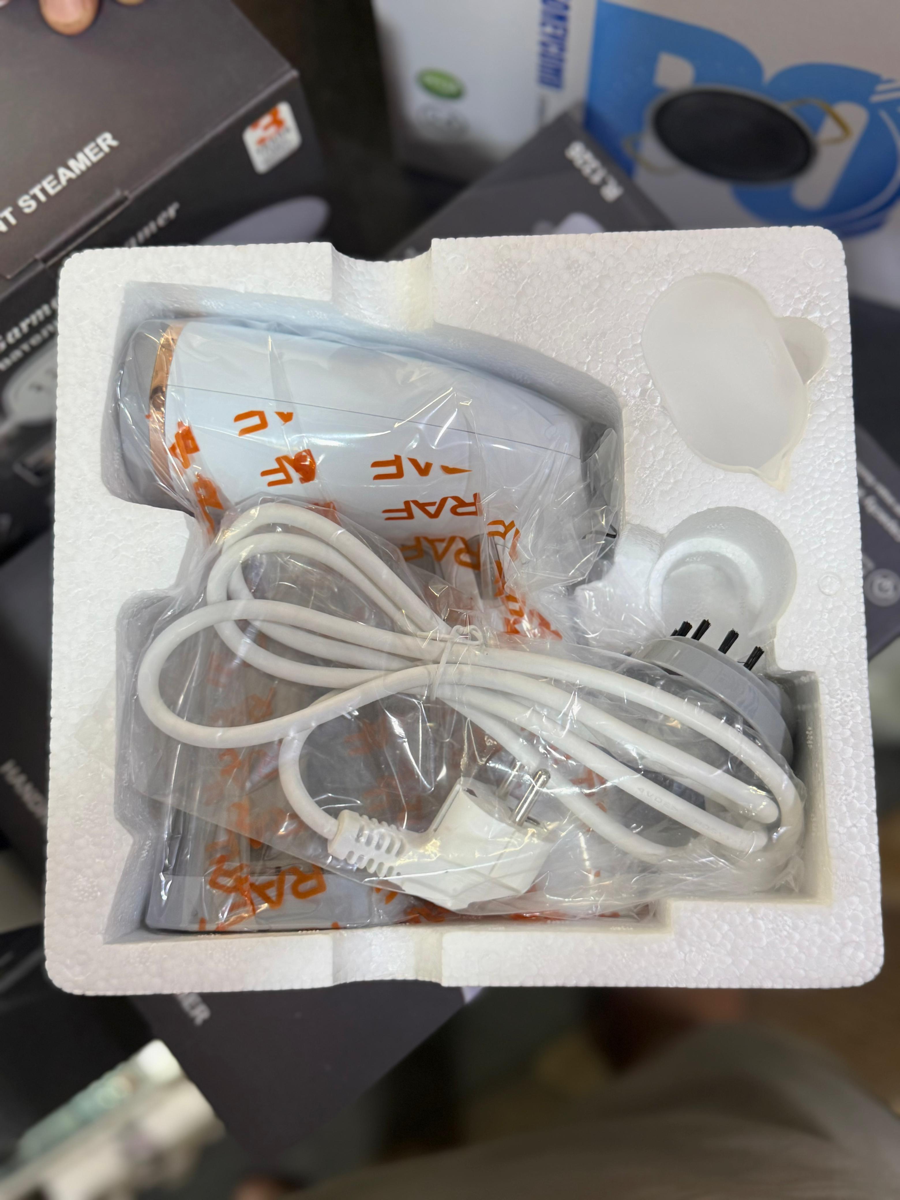 RAF Foldable Handheld 240ml Garment Steamer R.1326