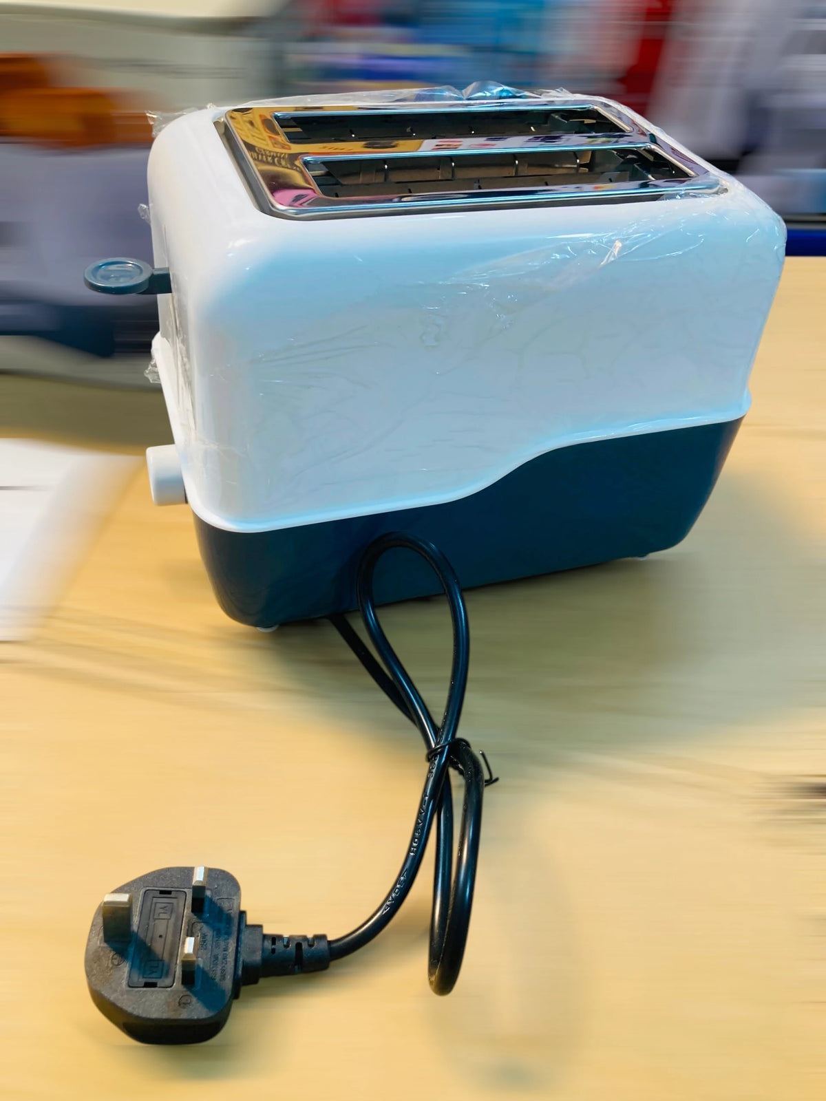 Scarlett 2-Slice Retro Electric Bread Toaster – 700W Compact Kitchen Toaster with 6 Shade Settings