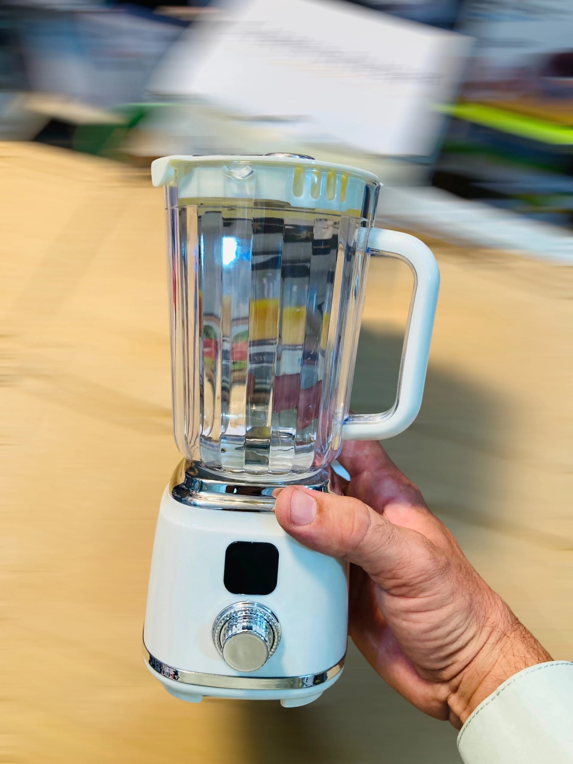 Portable Citrus Juicer & Cordless Personal Blender – 600ml Rechargeable Electric Fruit Smoothie Maker with Stainless Steel Blades