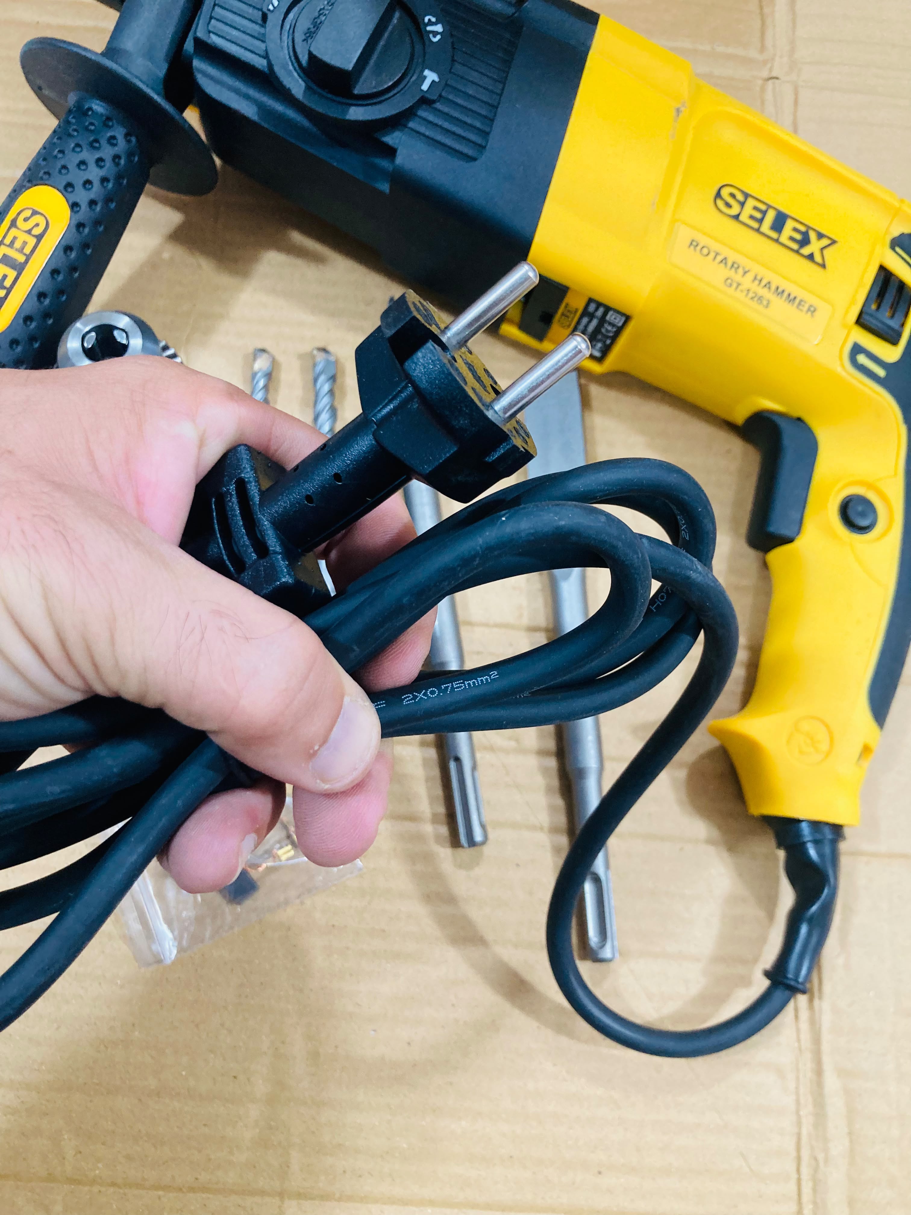 SELEX 850W 26mm Heavy-Duty 4-Function Rotary Hammer Drill Set with SDS-Plus Chuck, Drill Bits, Chisels & Carrying Case GT-1263