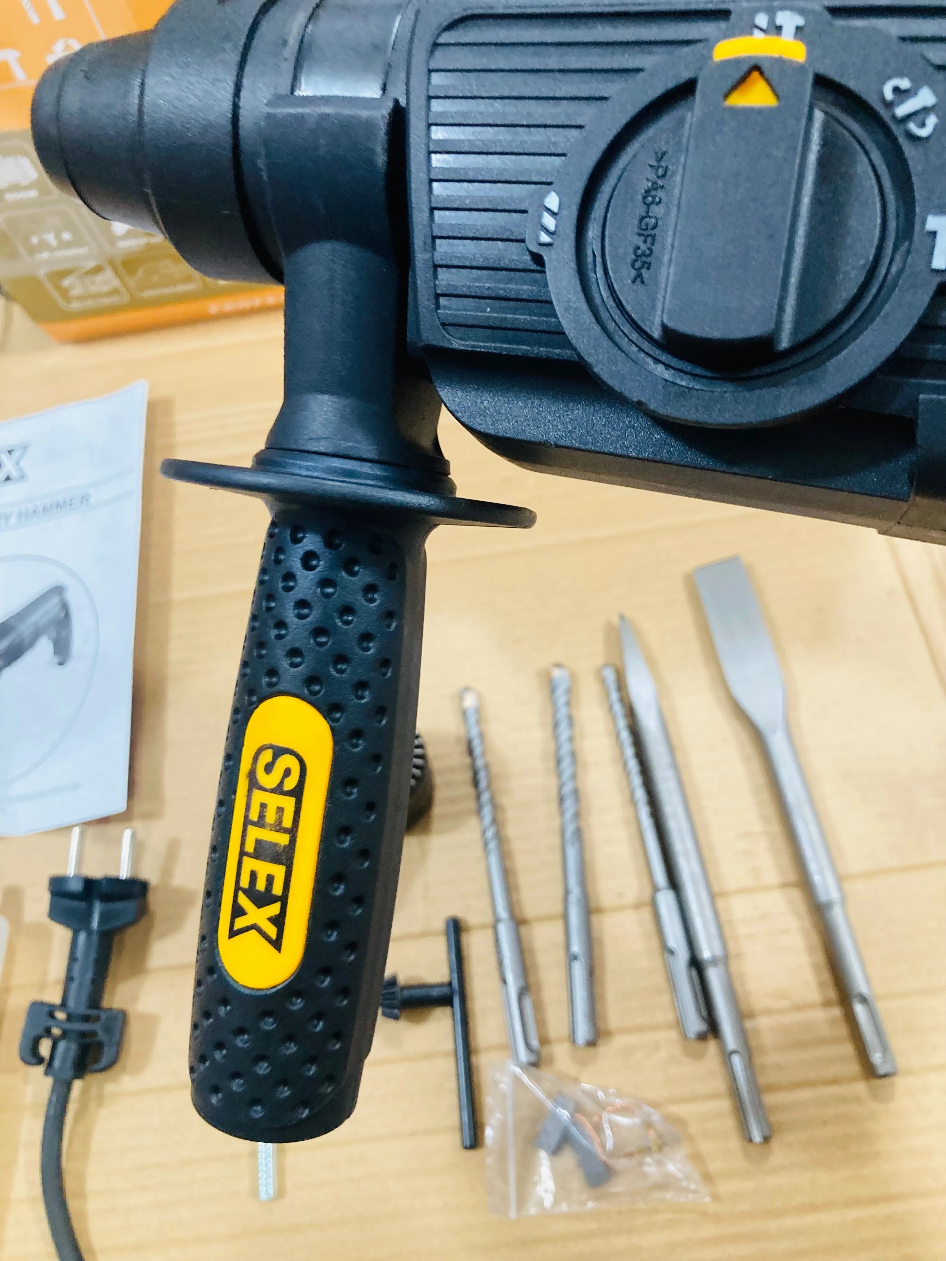 SELEX 850W 26mm Heavy-Duty 4-Function Rotary Hammer Drill Set with SDS-Plus Chuck, Drill Bits, Chisels & Carrying Case GT-1263