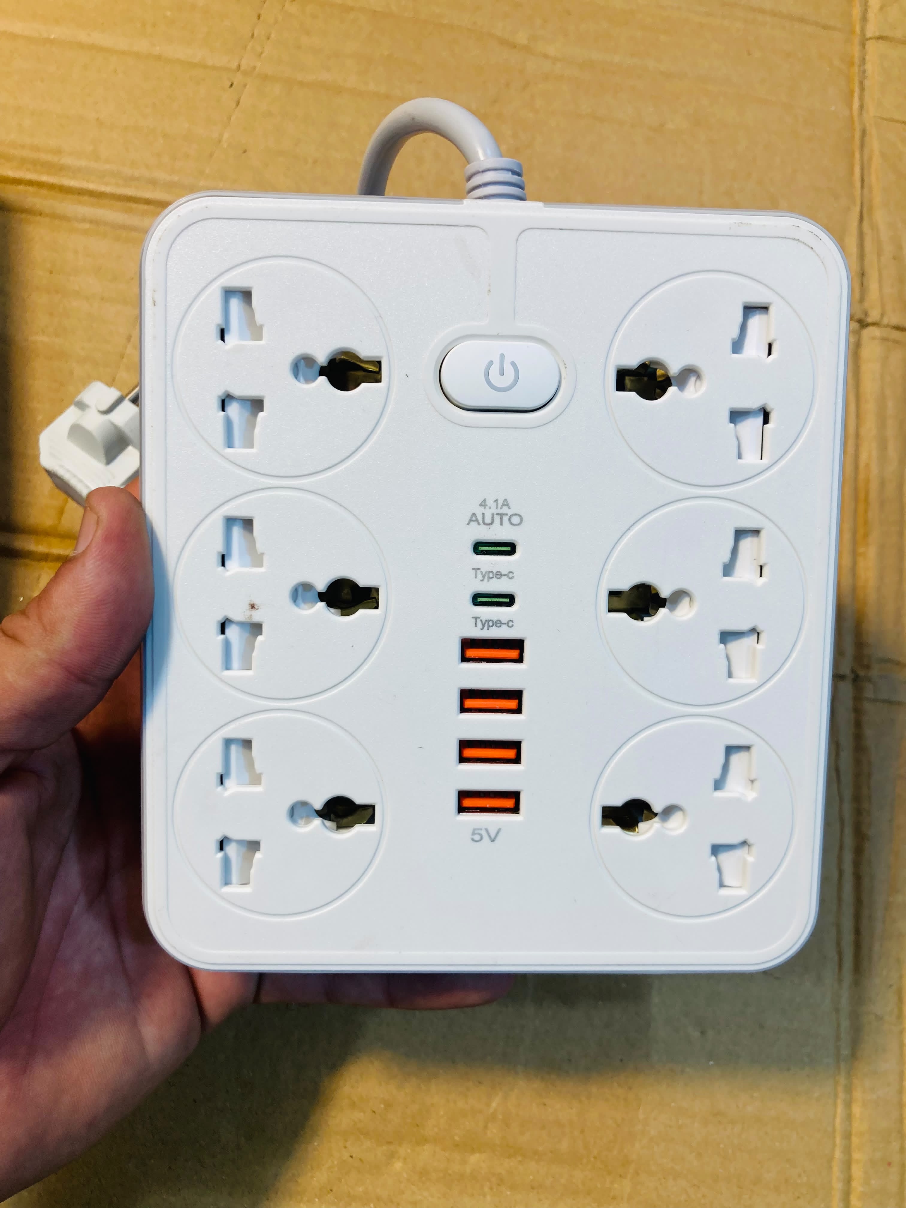 Z67 6-Outlet Safety Power Extension Board with Built-In USB Charger