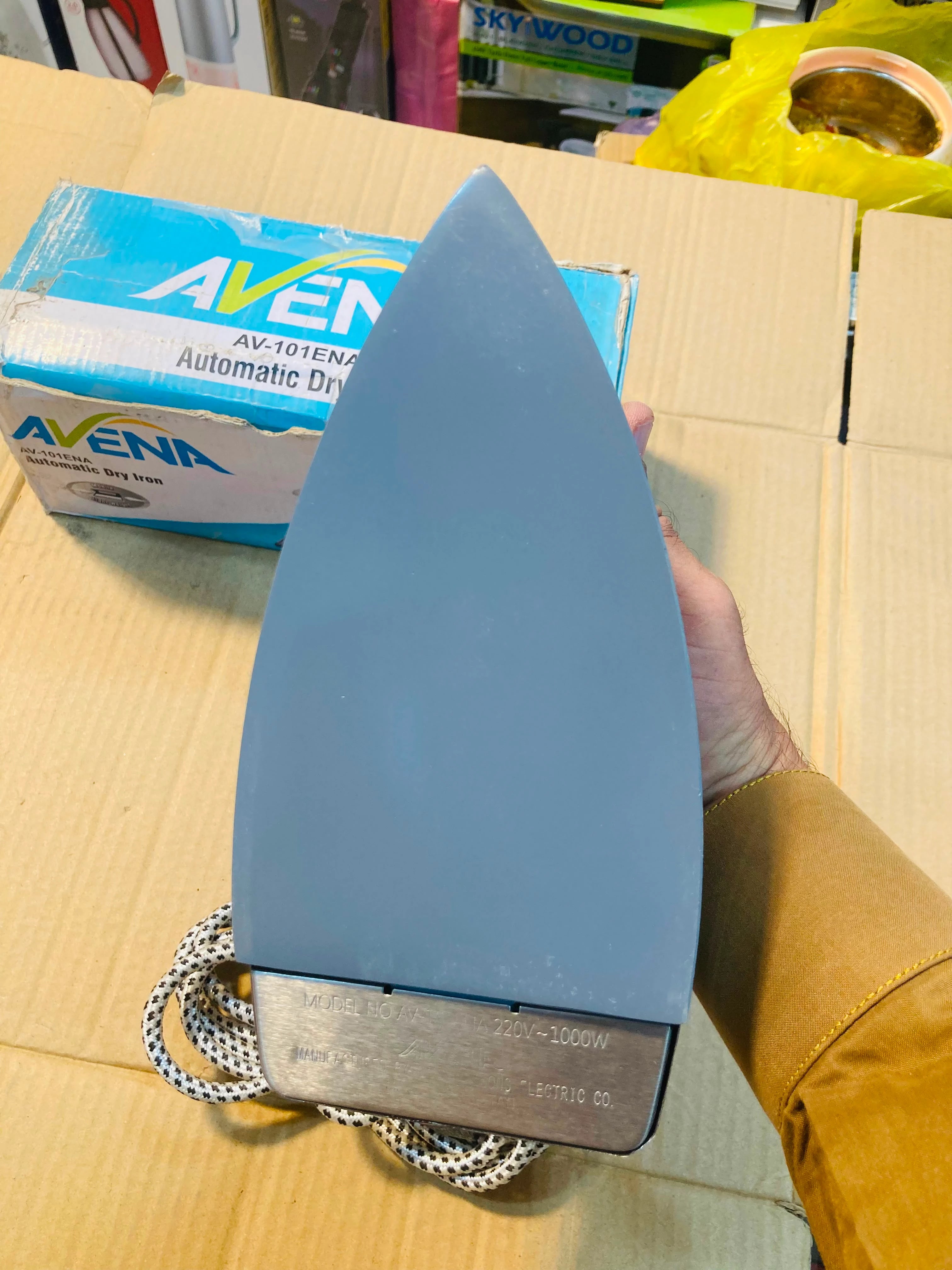 Lot Imported Avena Automatic Dry Iron with 1000W Power, Non-Stick Soleplate, and 6 Temperature Settings AV-101ENA