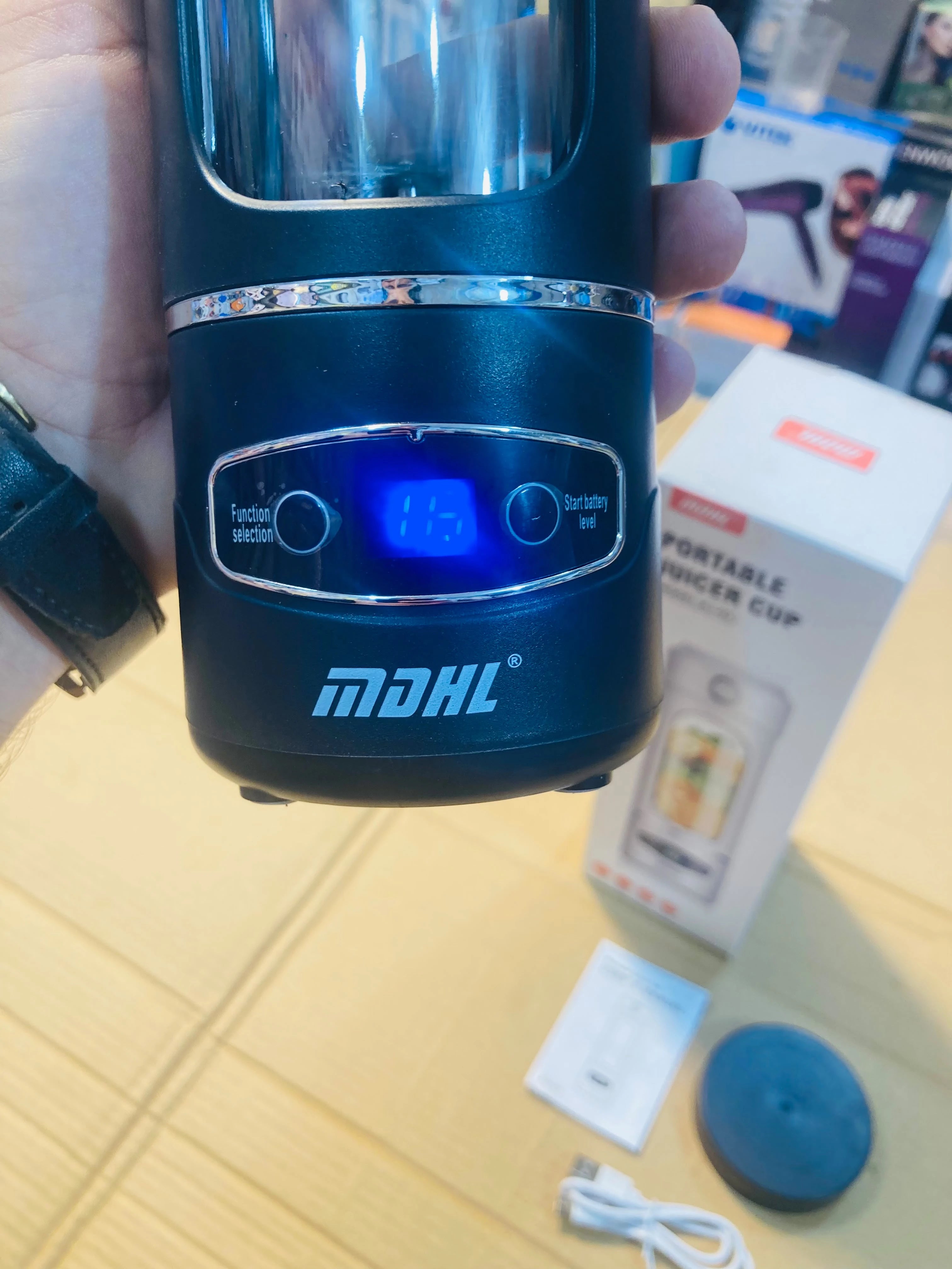 MDHL Portable Juicer Cup 600ml Rechargeable Electric Personal Blender with LED Power Display  AJ-02