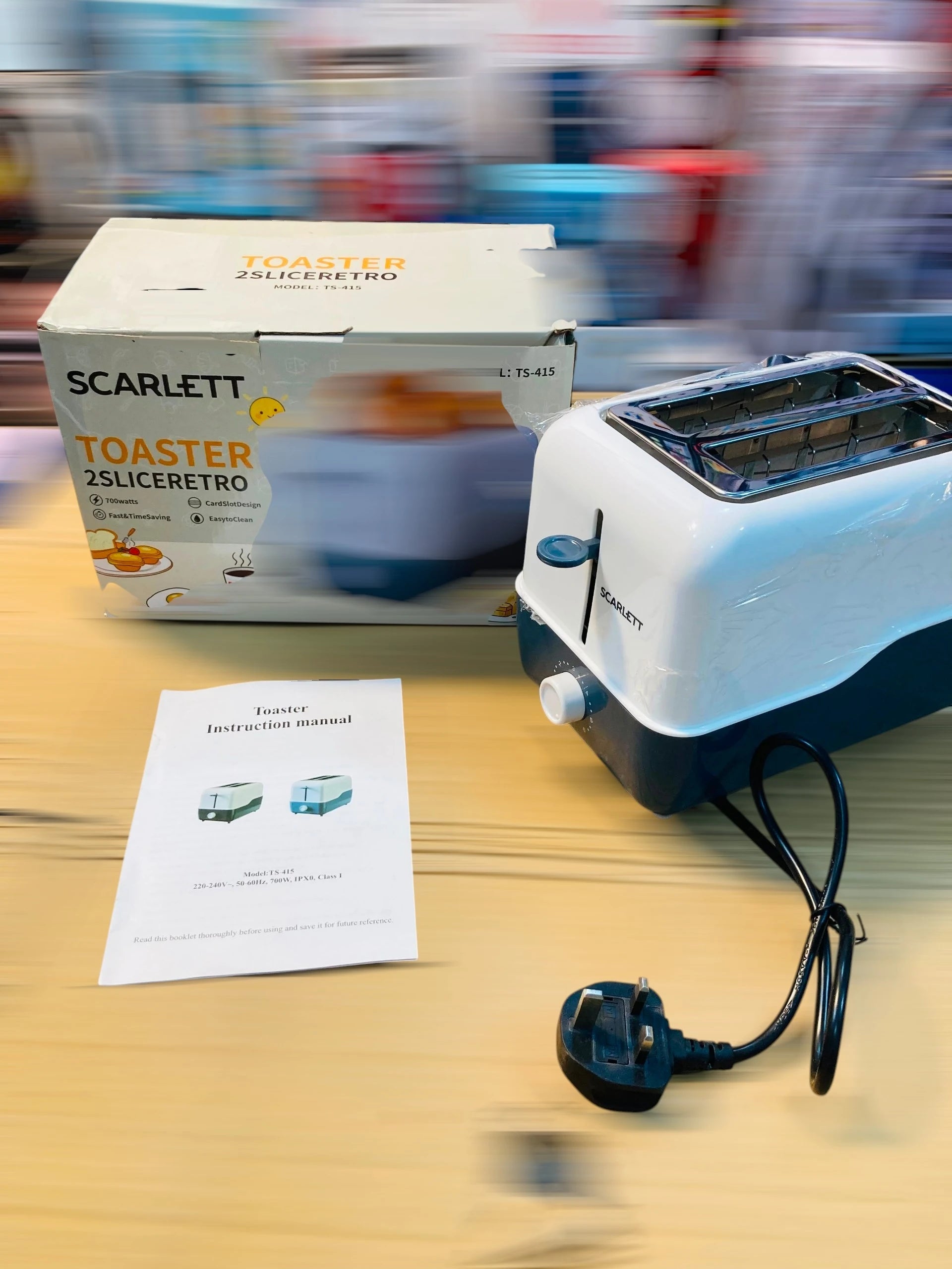 Scarlett 2-Slice Retro Electric Bread Toaster – 700W Compact Kitchen Toaster with 6 Shade Settings, Defrost, Reheat, and Removable Crumb Tray