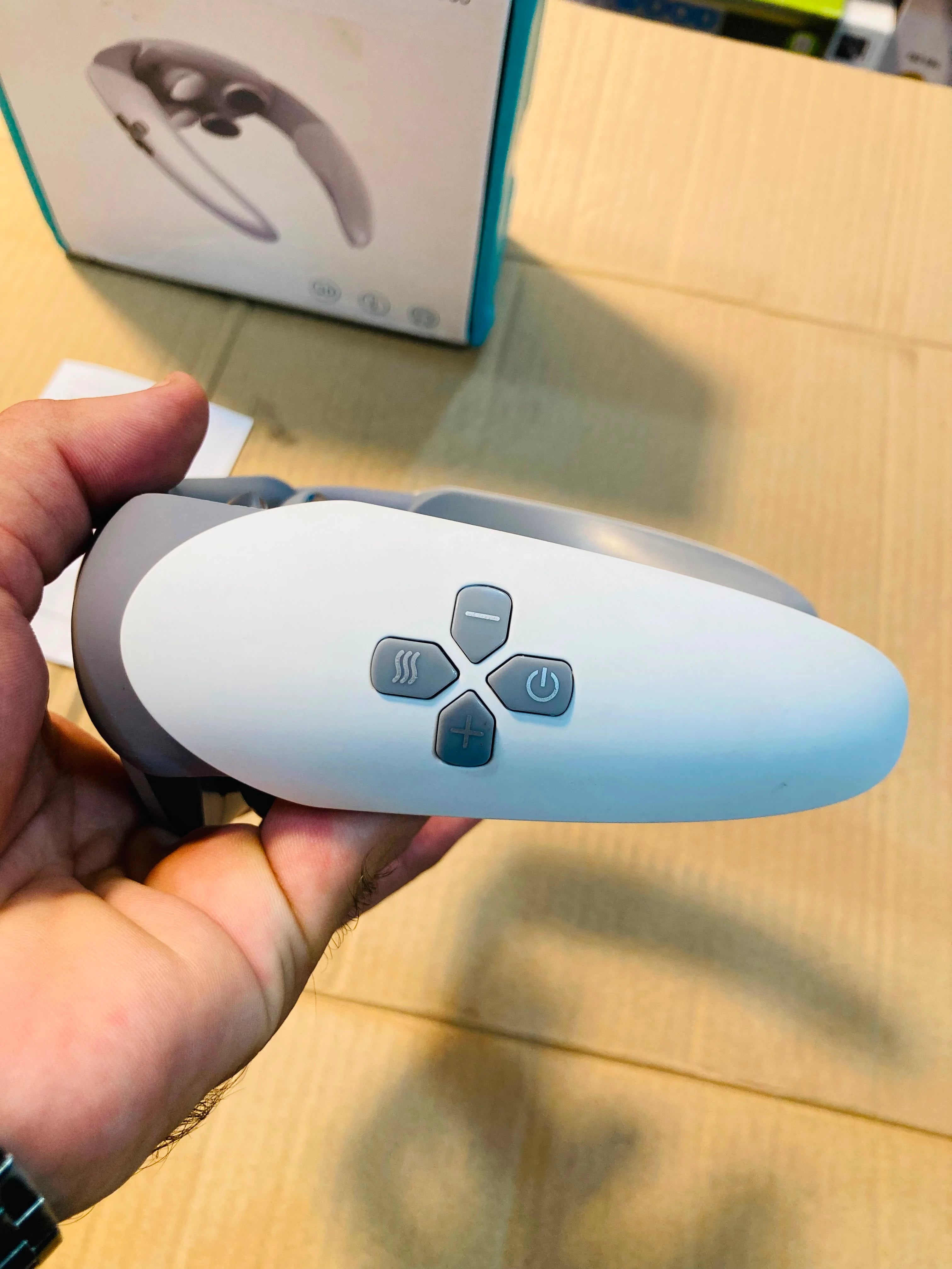Smart Neck Massager Cordless Cervical Spine Massager with 3D Intelligent Bonding and Electric Pulse Therapy KH-960