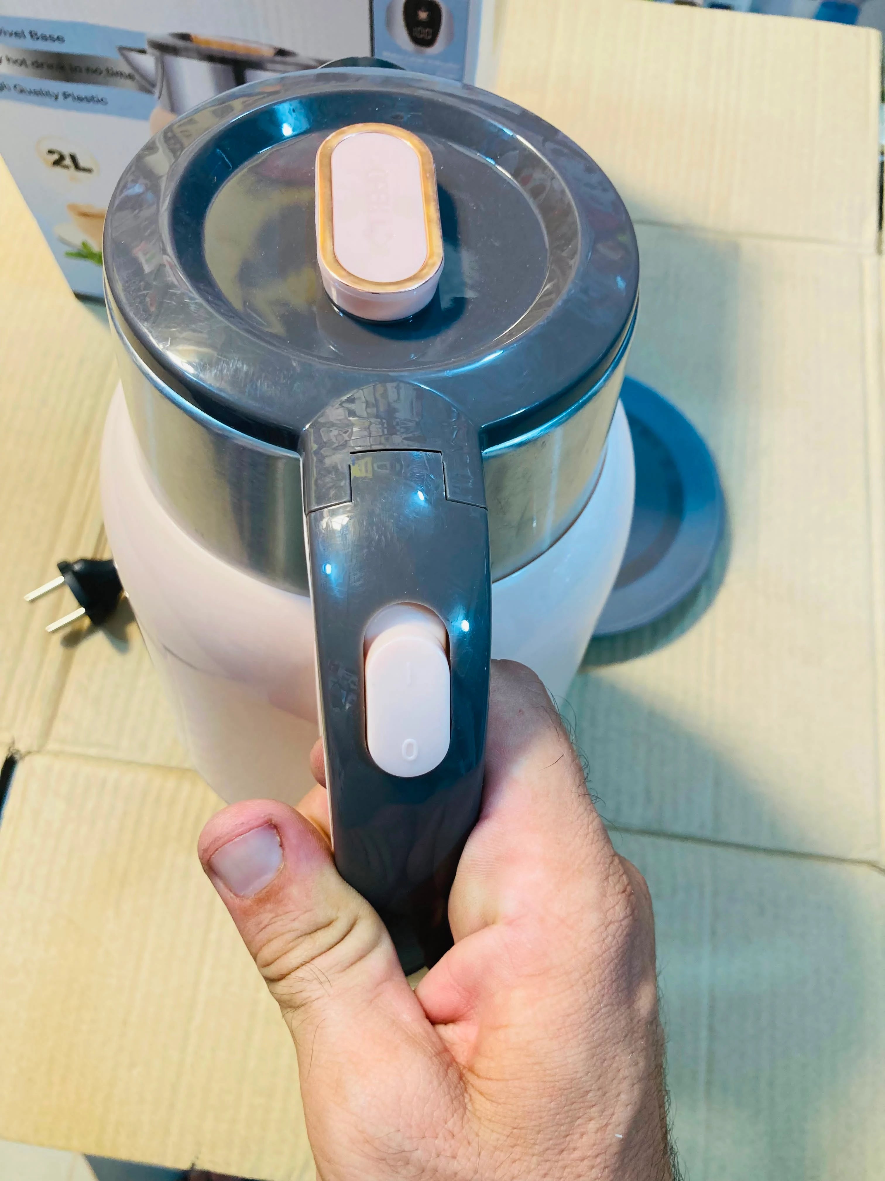 Philips Electric Kettle with 2L Capacity, 2000W Concealed Heating Element, 360-Degree Swivel Base,KN-176