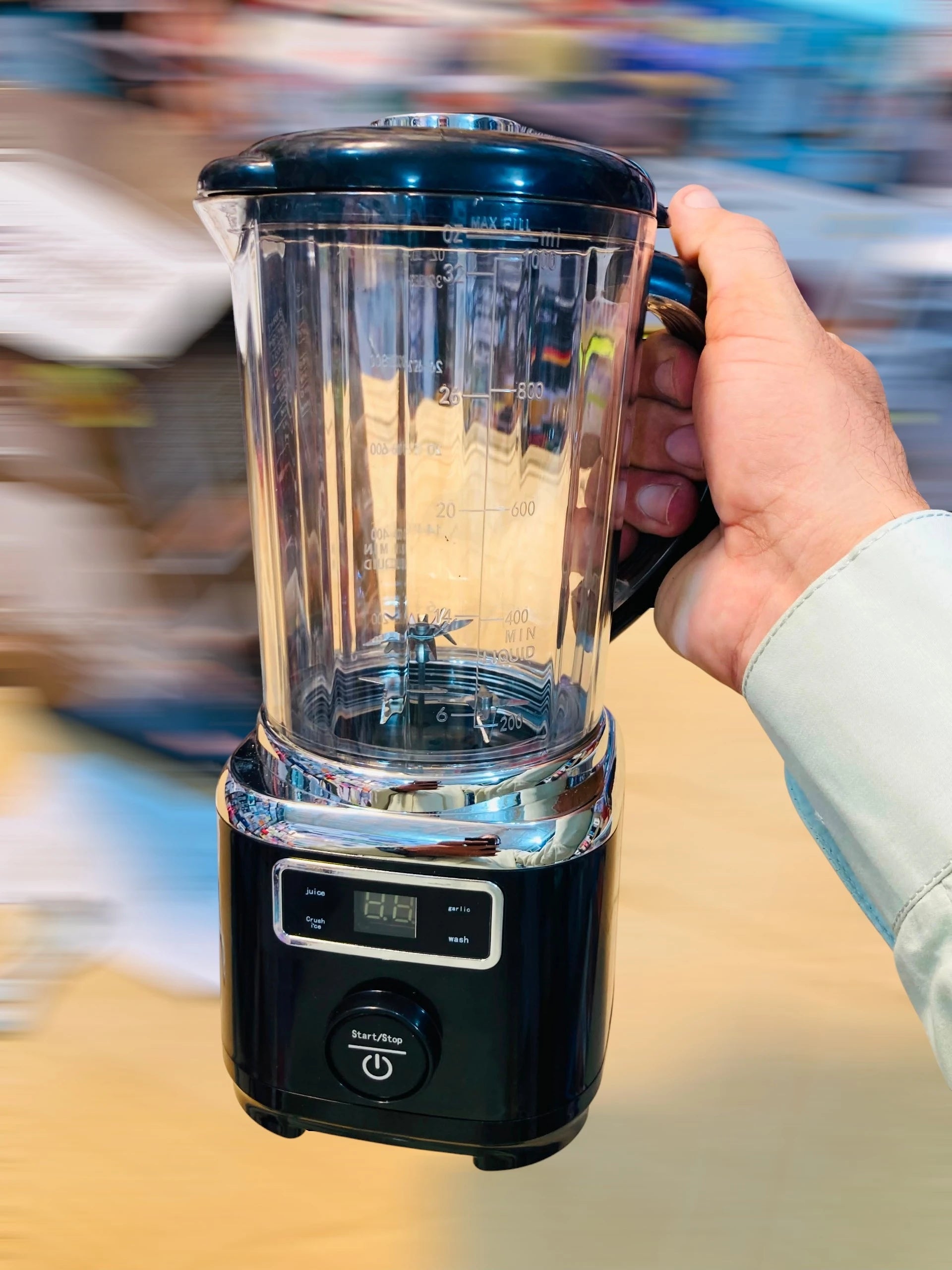 Three-Blade Portable & Rechargeable Juicer Blender 1000ml With Digital Display and USB Cable HP-199