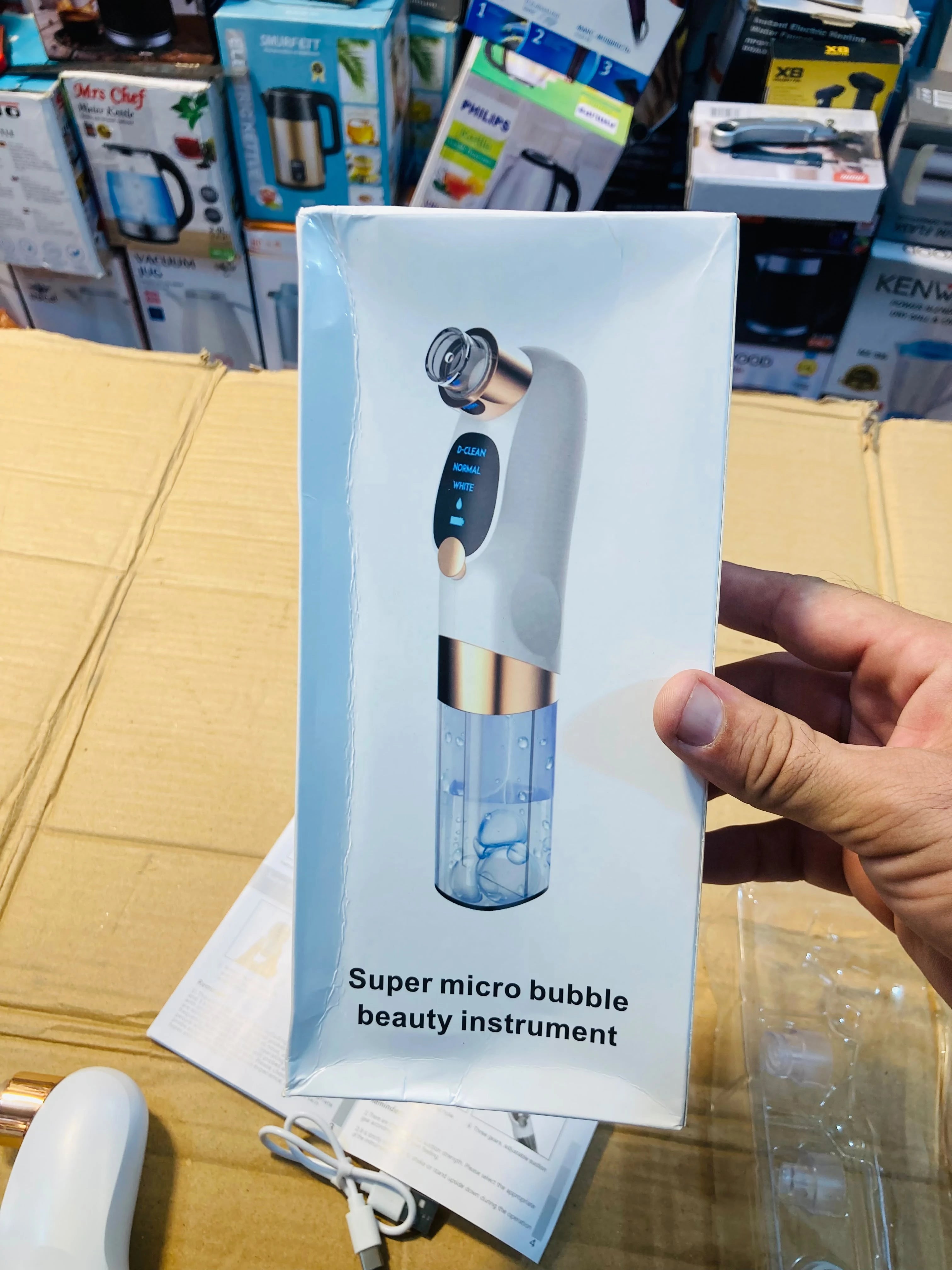 Super Micro Bubble Face Cleaner Electric Pore Vacuum & Blackhead Remover with Water Cycle Cleaning, 3 Suction Levels & 6 Interchangeable Probes