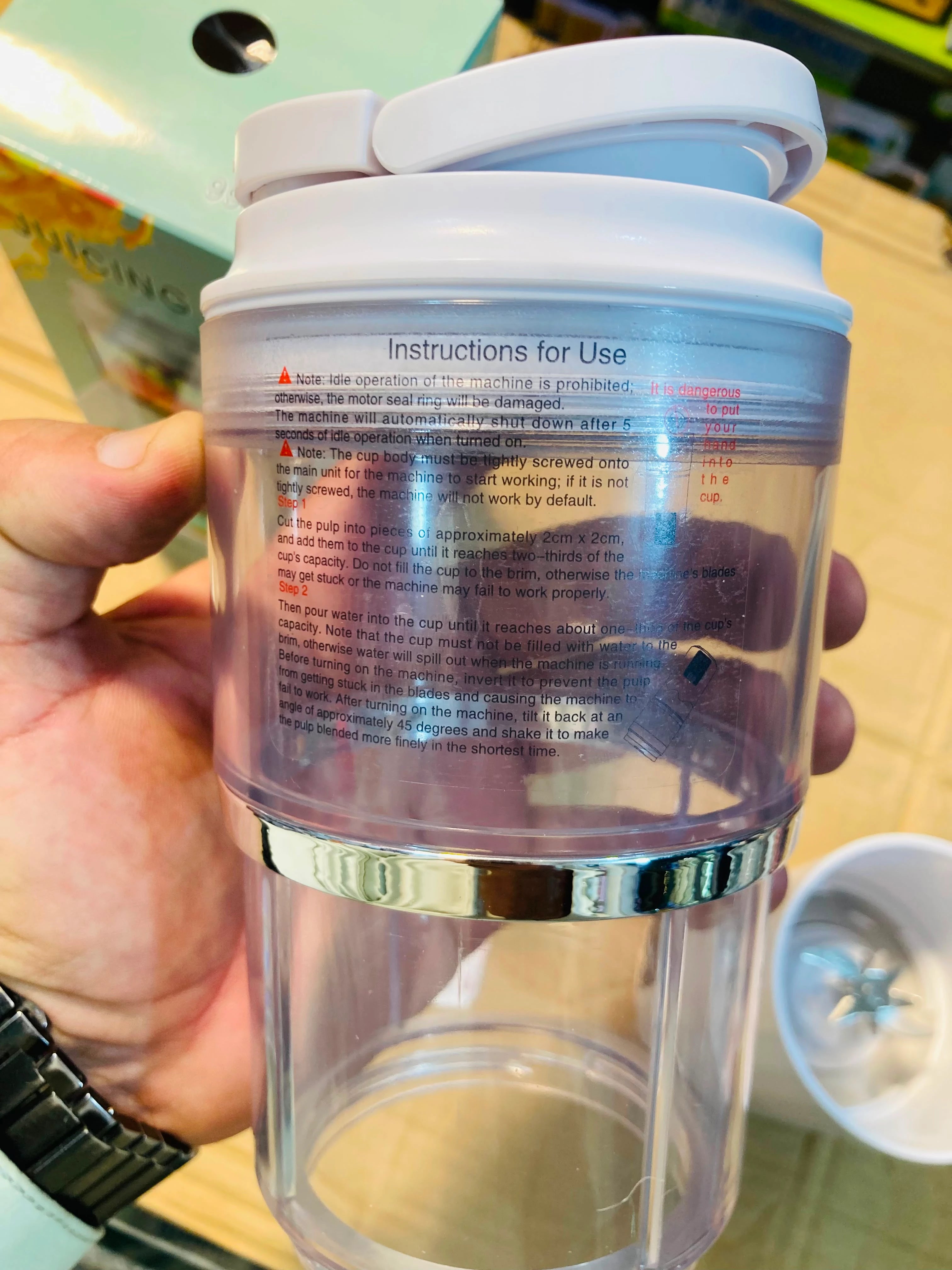 Juicing Cup Portable Blender   460ml Cordless Electric Fruit Smoothie Maker with USB Charging and Stainless Steel Blades HS-866