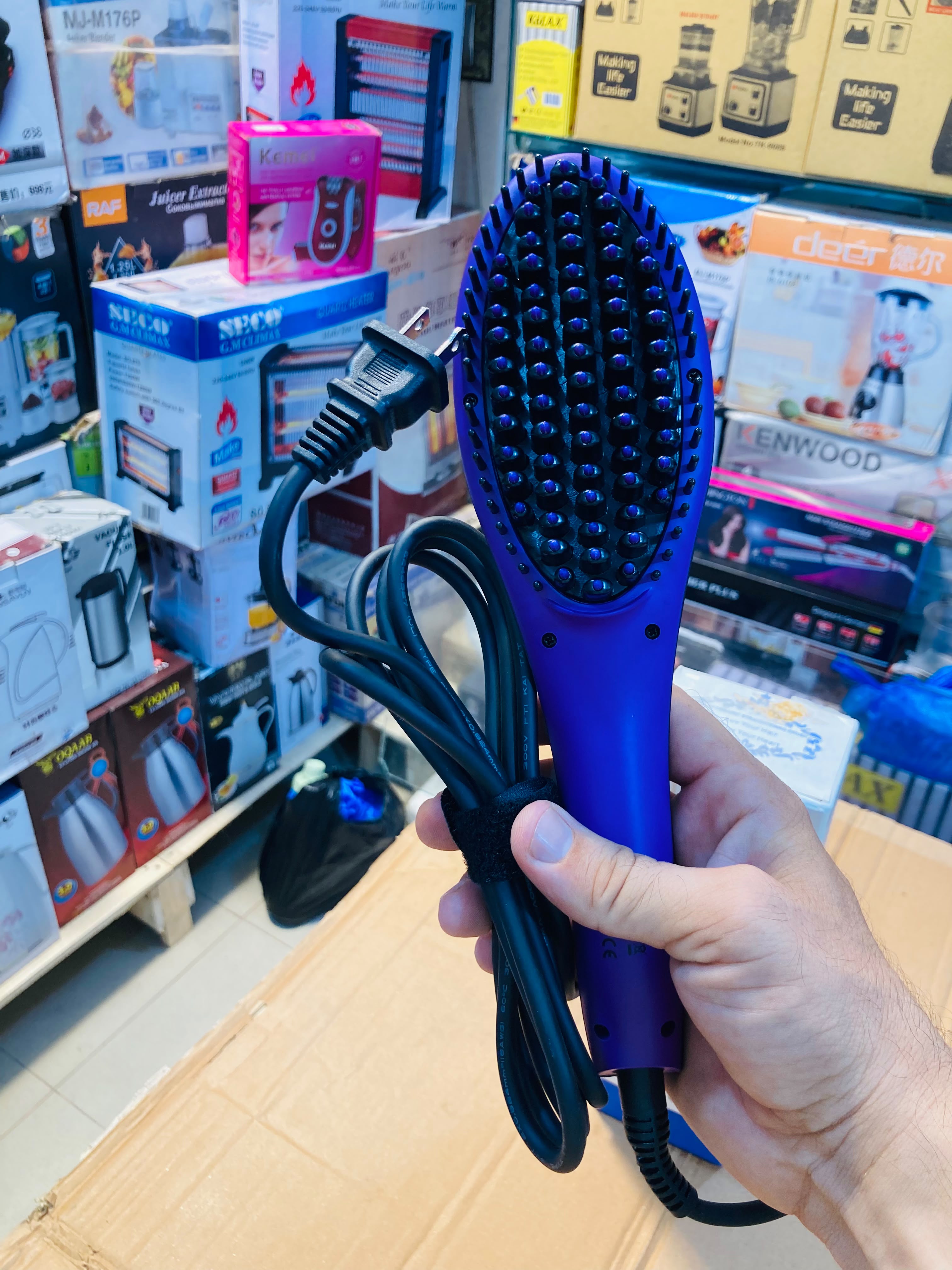 LUV Ceramic Hair Straightening Brush