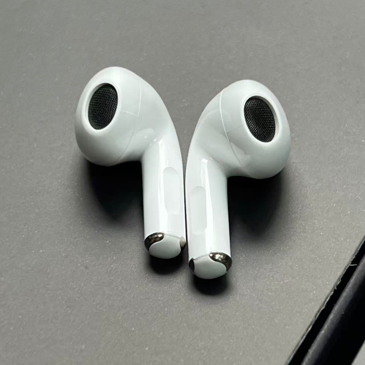 Lenovo True Wireless Bluetooth Earbuds – Premium Sound, Compact Design