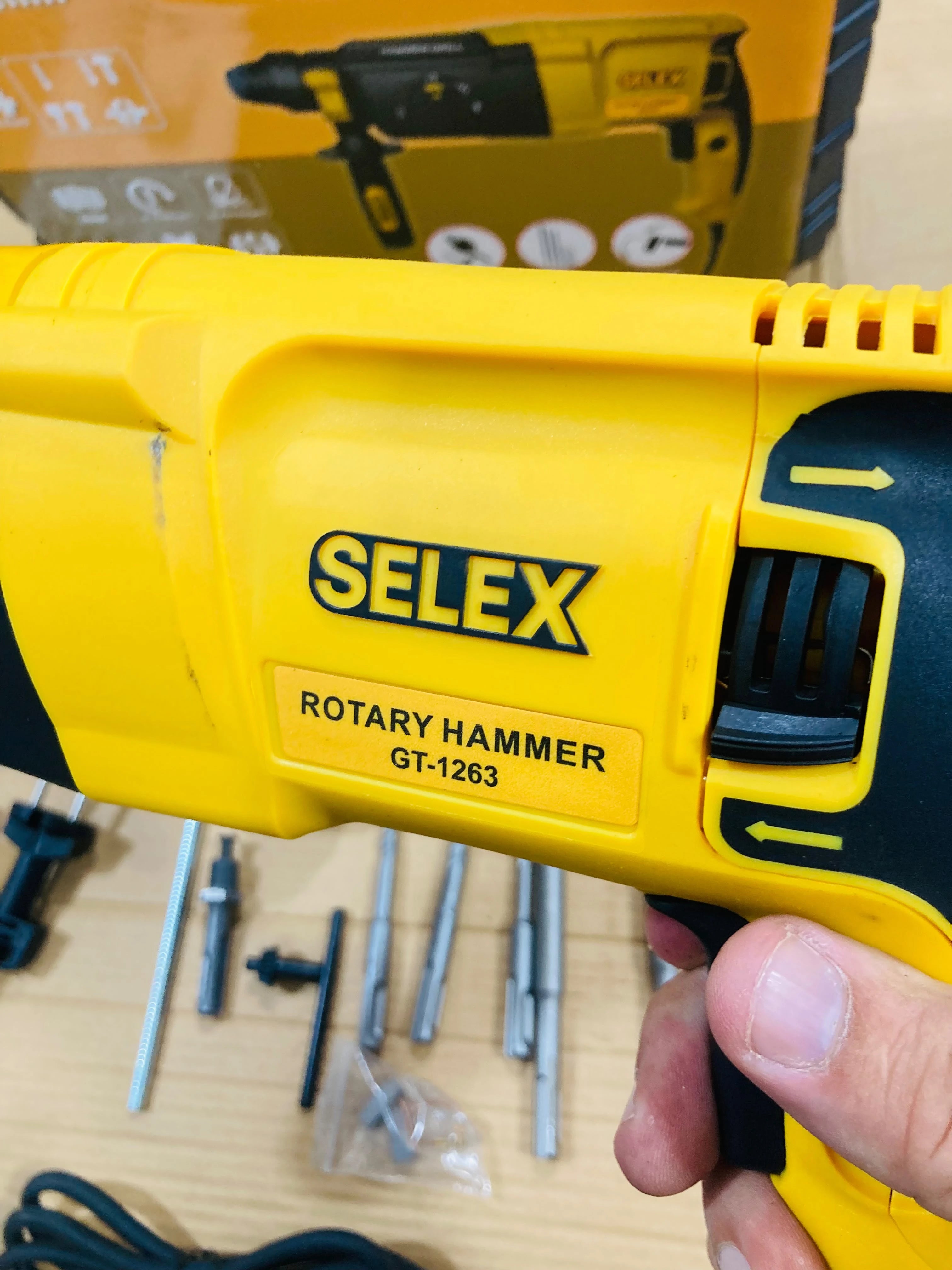 SELEX 850W 26mm Heavy-Duty 4-Function Rotary Hammer Drill Set with SDS-Plus Chuck, Drill Bits, Chisels & Carrying Case GT-1263