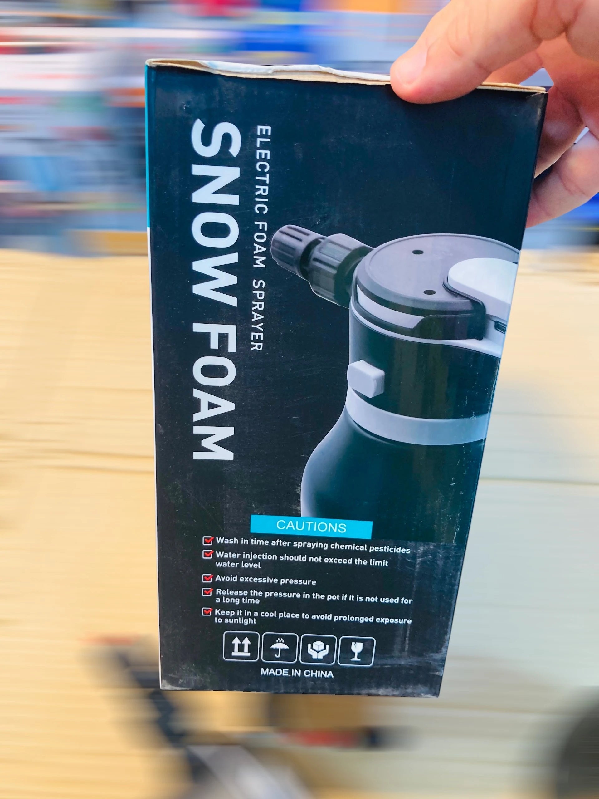 2L Electric Snow Foam Sprayer – Cordless Handheld Car Wash Foam Cannon with One-Click Operation and Adjustable Spray Nozzle