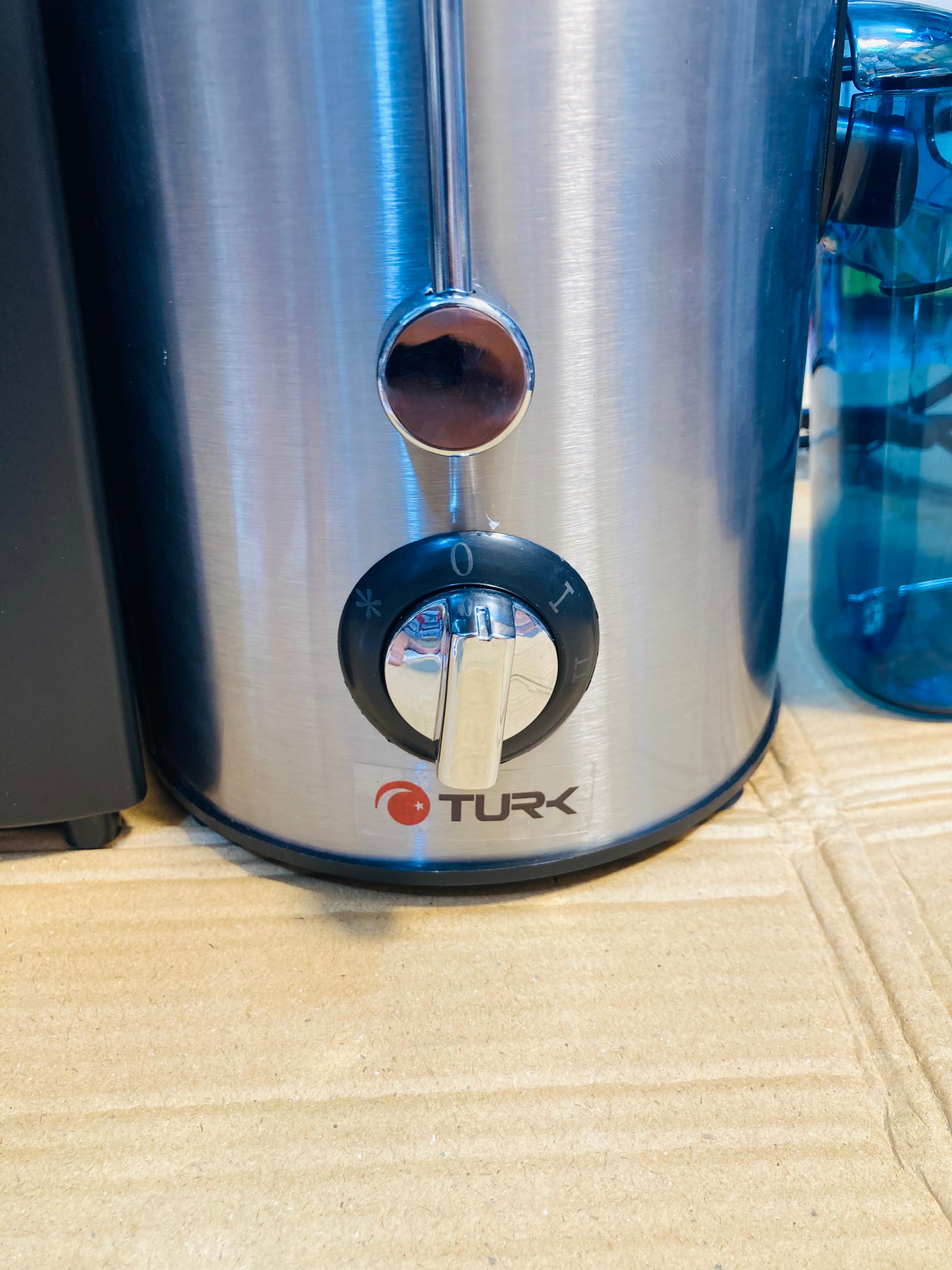 TURK Electric Juice Extractor 400W High Yield Juicer with 2.5L Pulp Container & Juice Pitcher TK-4083