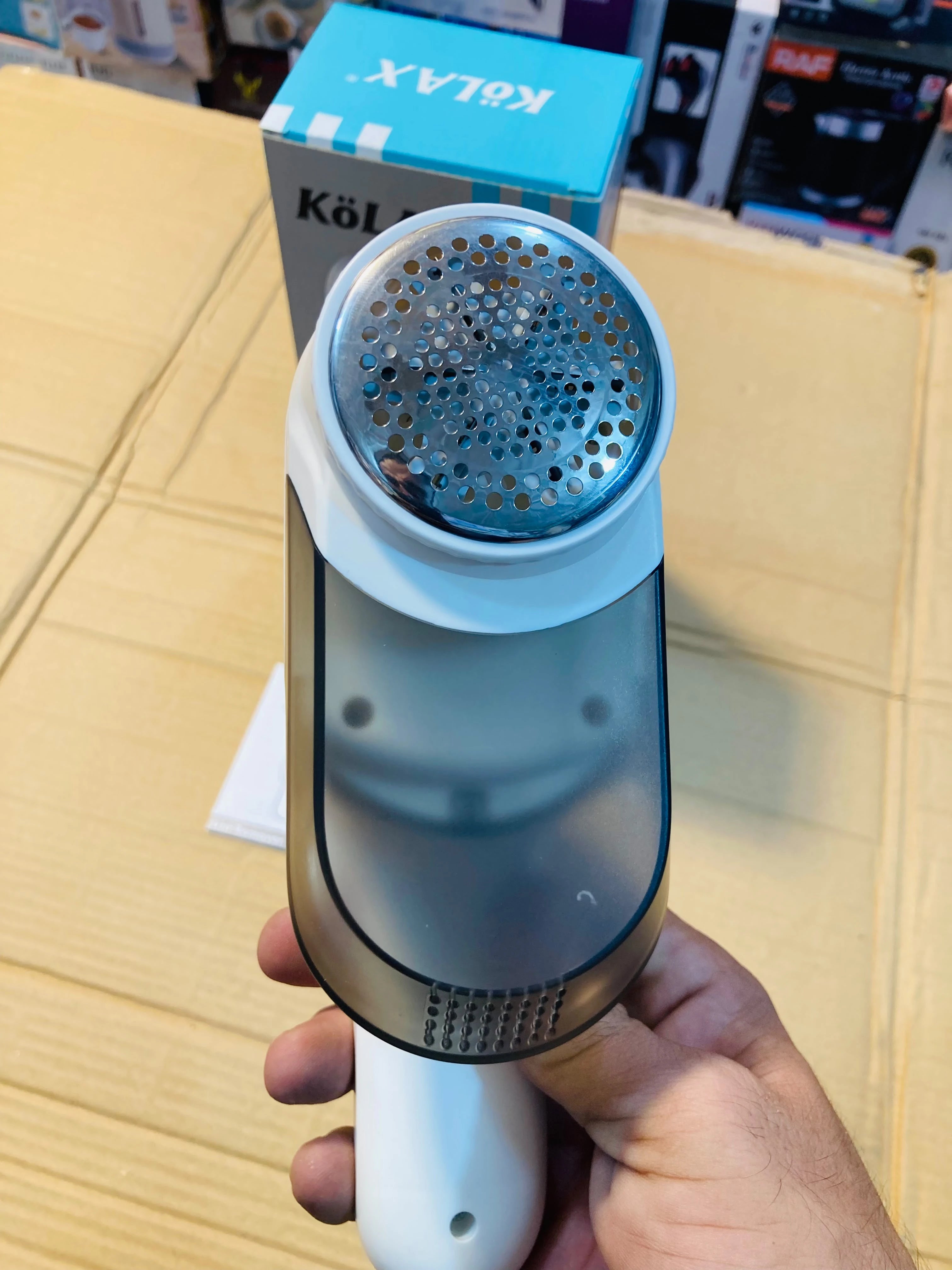 Kölax Electric Lint Remover 5W Fabric Shaver with 6 Rotating Blades 1200mAh Rechargeable Battery & Digital Display 75701