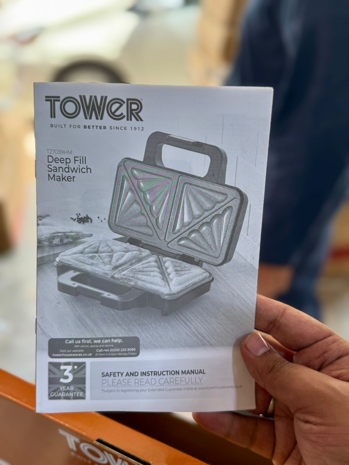 Tower 900W Deep Filled Non-Stick Sandwich Maker