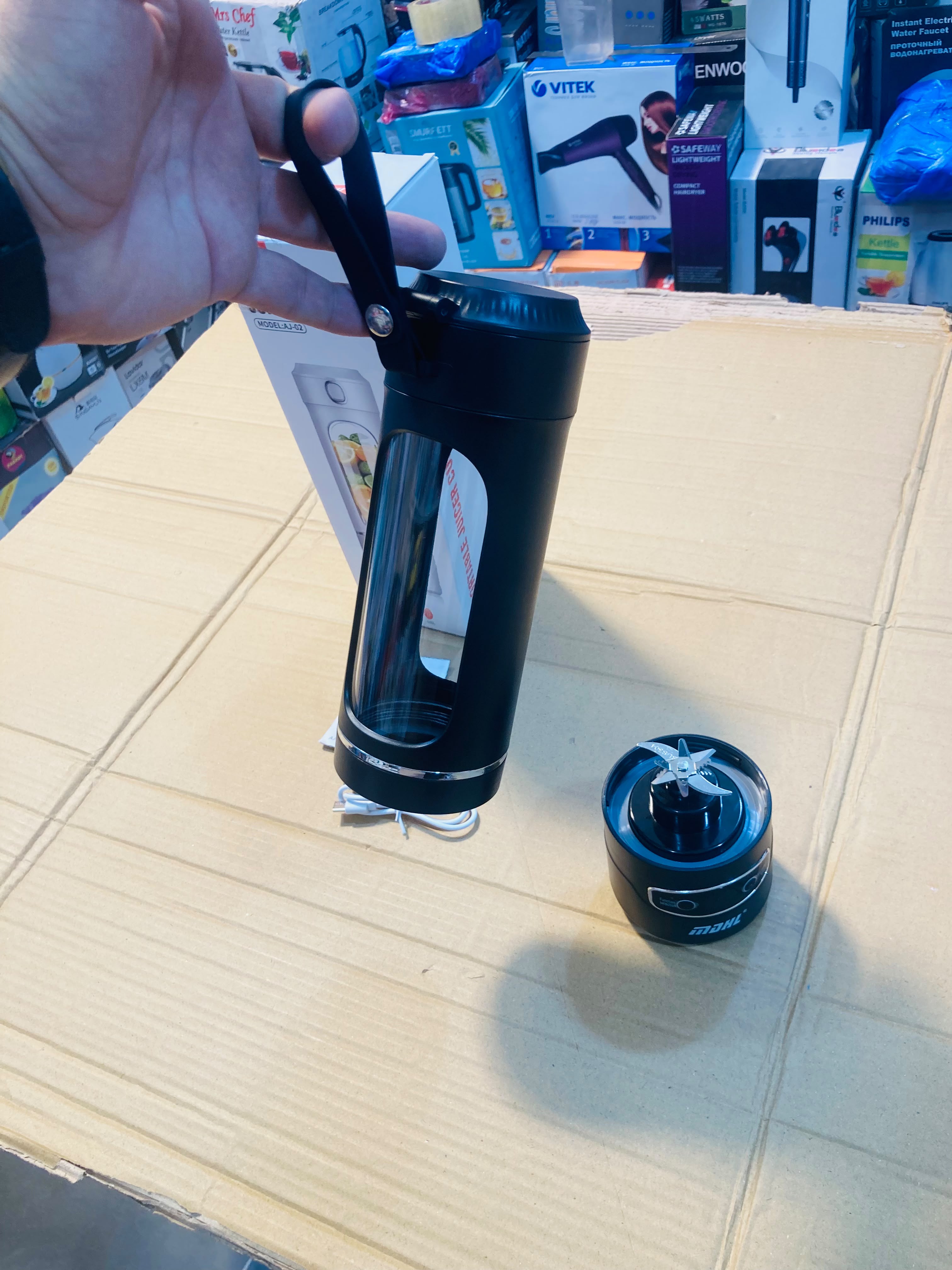 MDHL Portable Juicer Cup 600ml Rechargeable Electric Personal Blender with LED Power Display  AJ-02